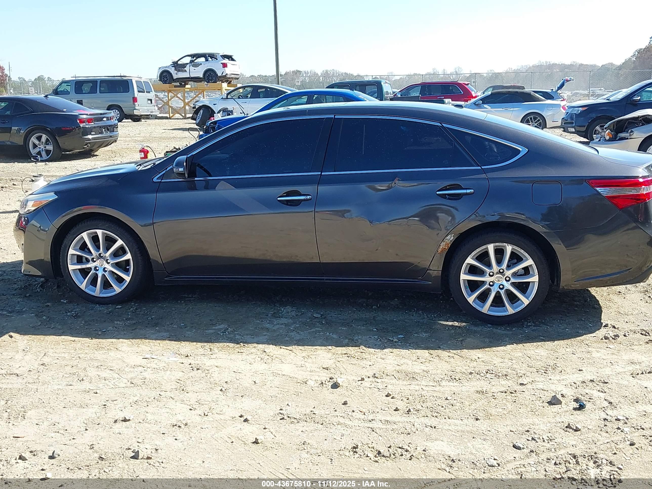 TOYOTA AVALON image 6