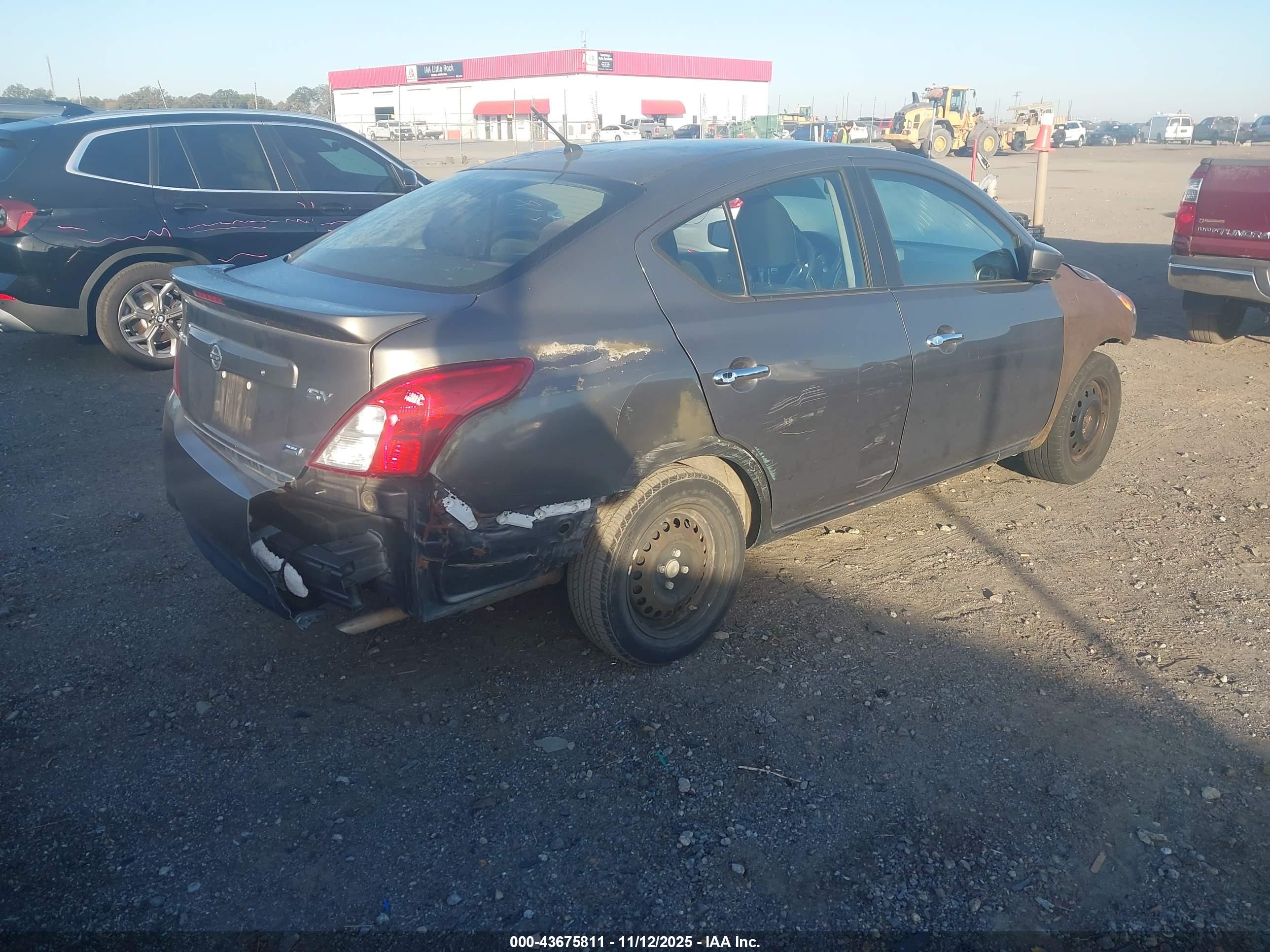 NISSAN VERSA image 4