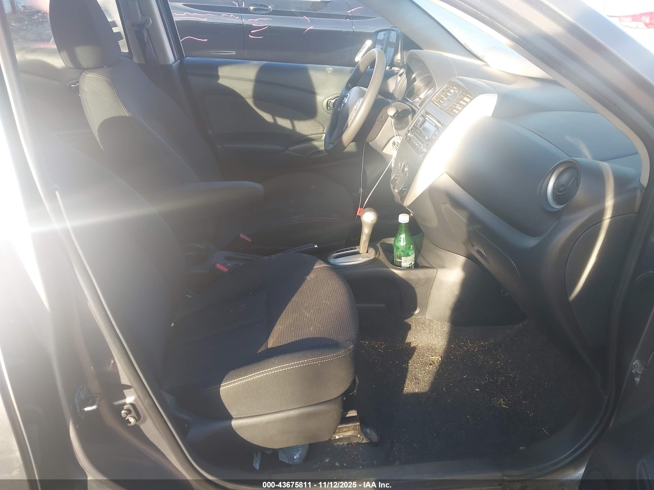 NISSAN VERSA image 5