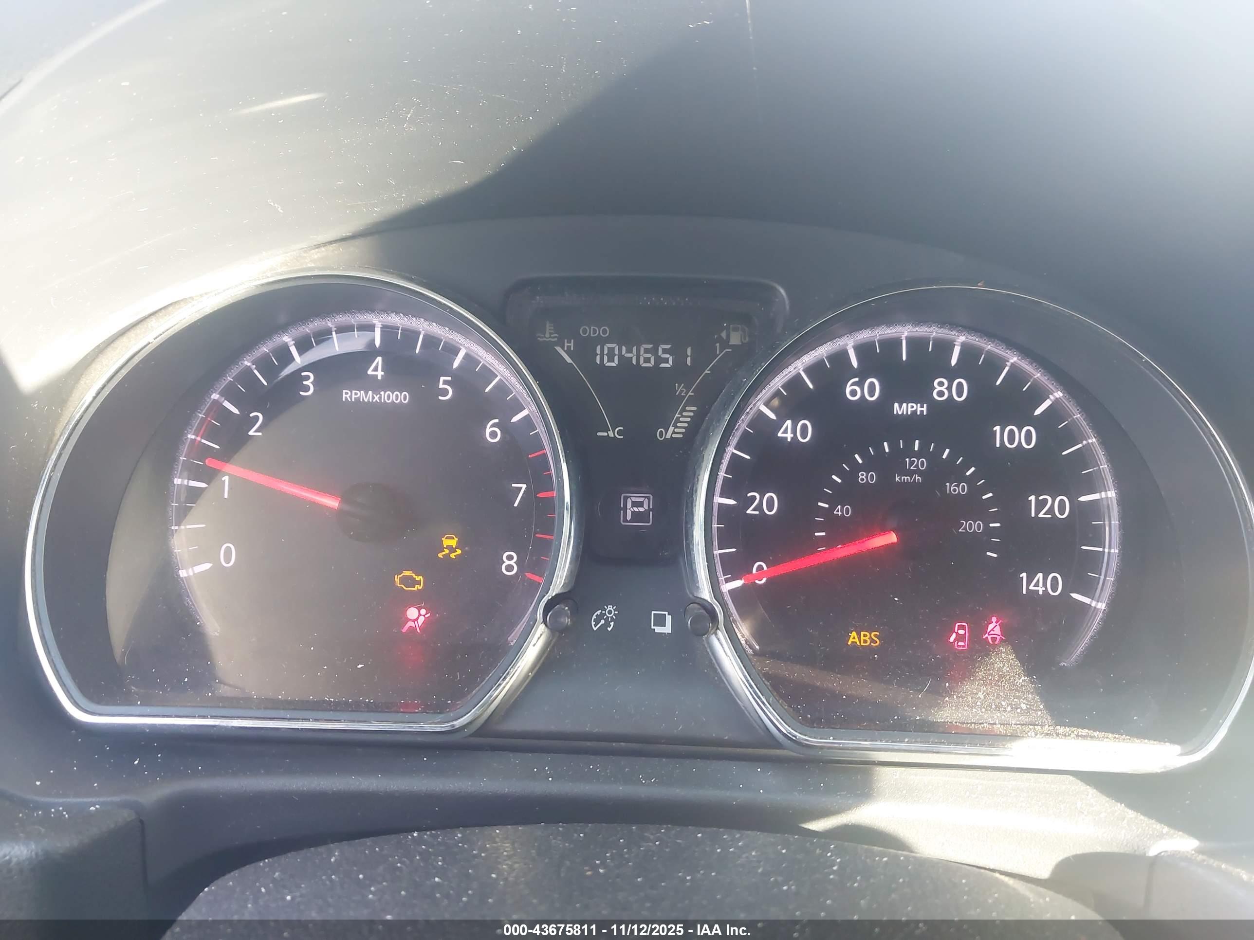 NISSAN VERSA image 7