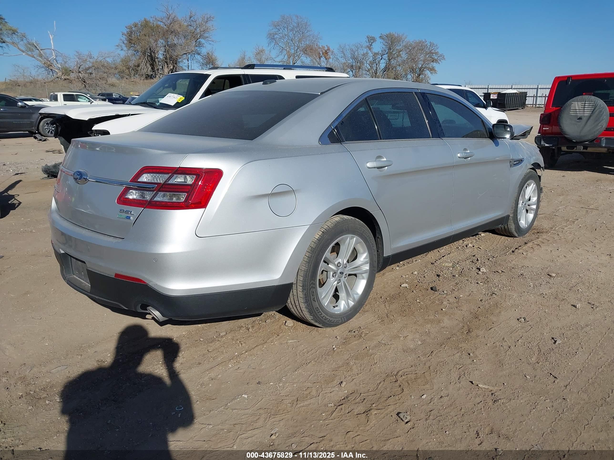 FORD TAURUS image 4