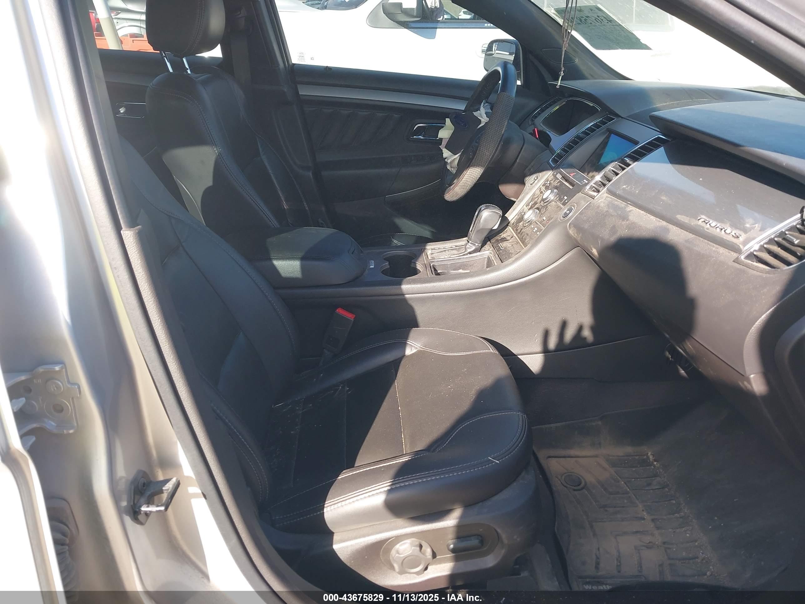 FORD TAURUS image 5