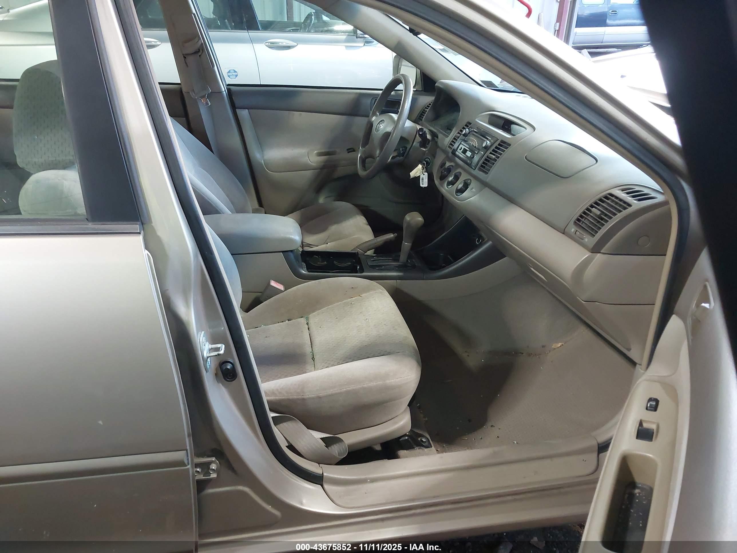 TOYOTA CAMRY image 5