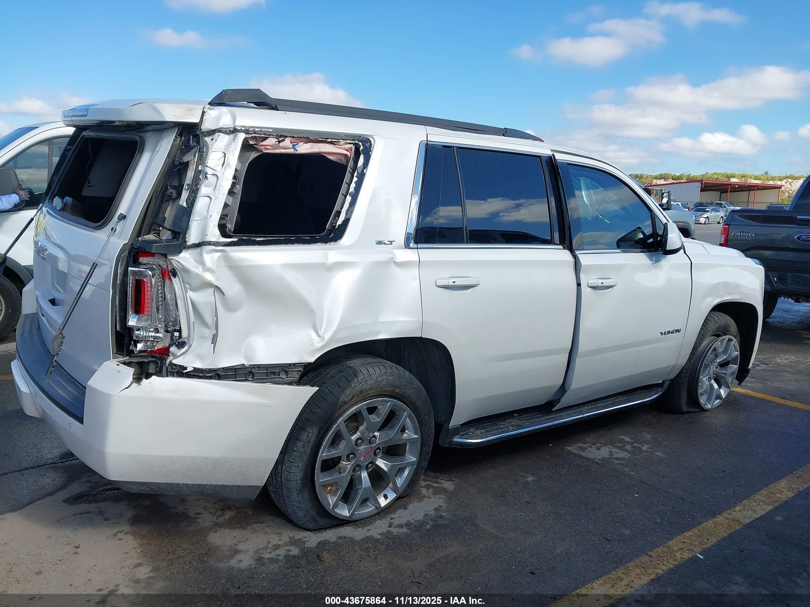 GMC YUKON image 6