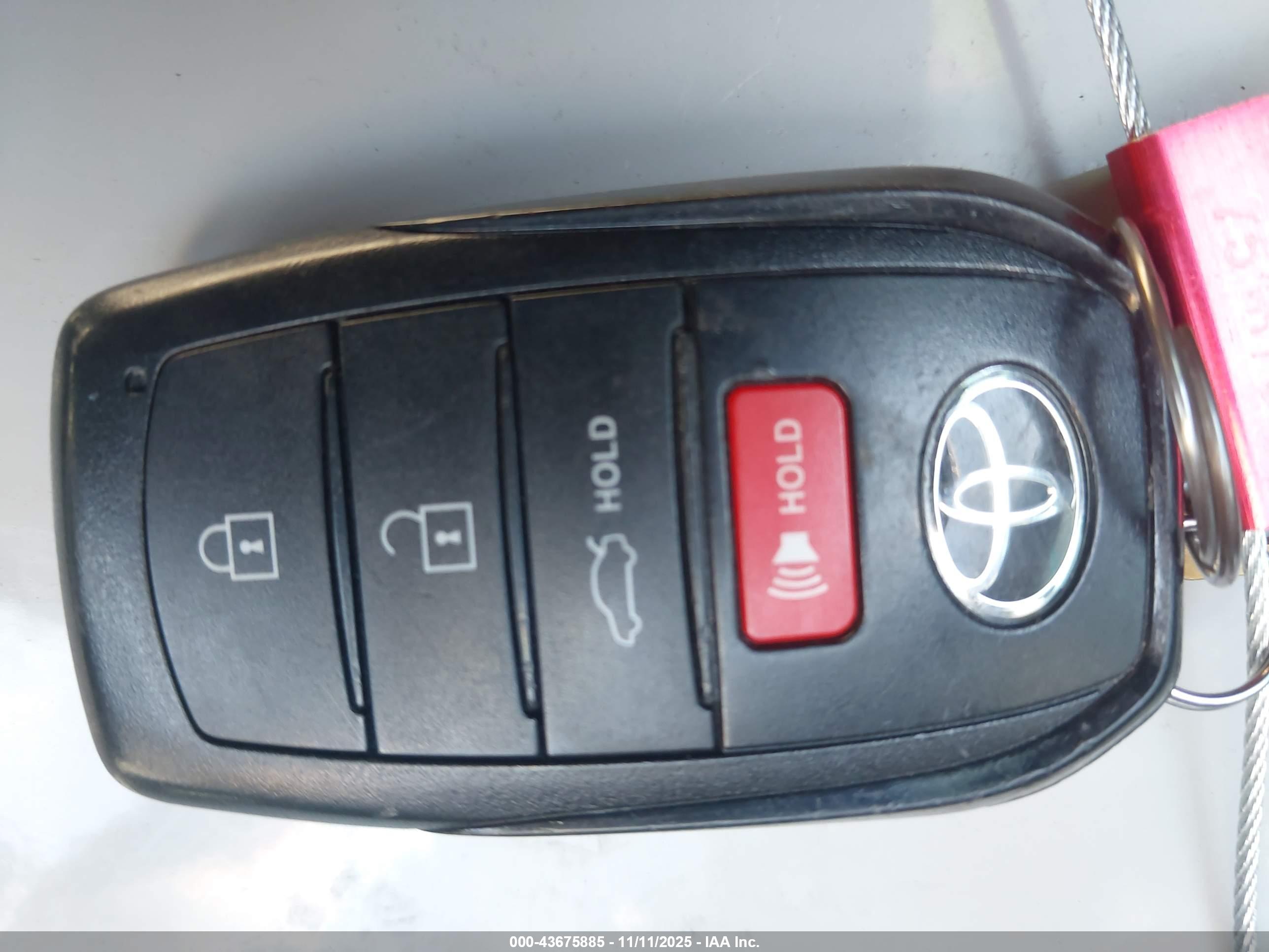 TOYOTA CAMRY image 11