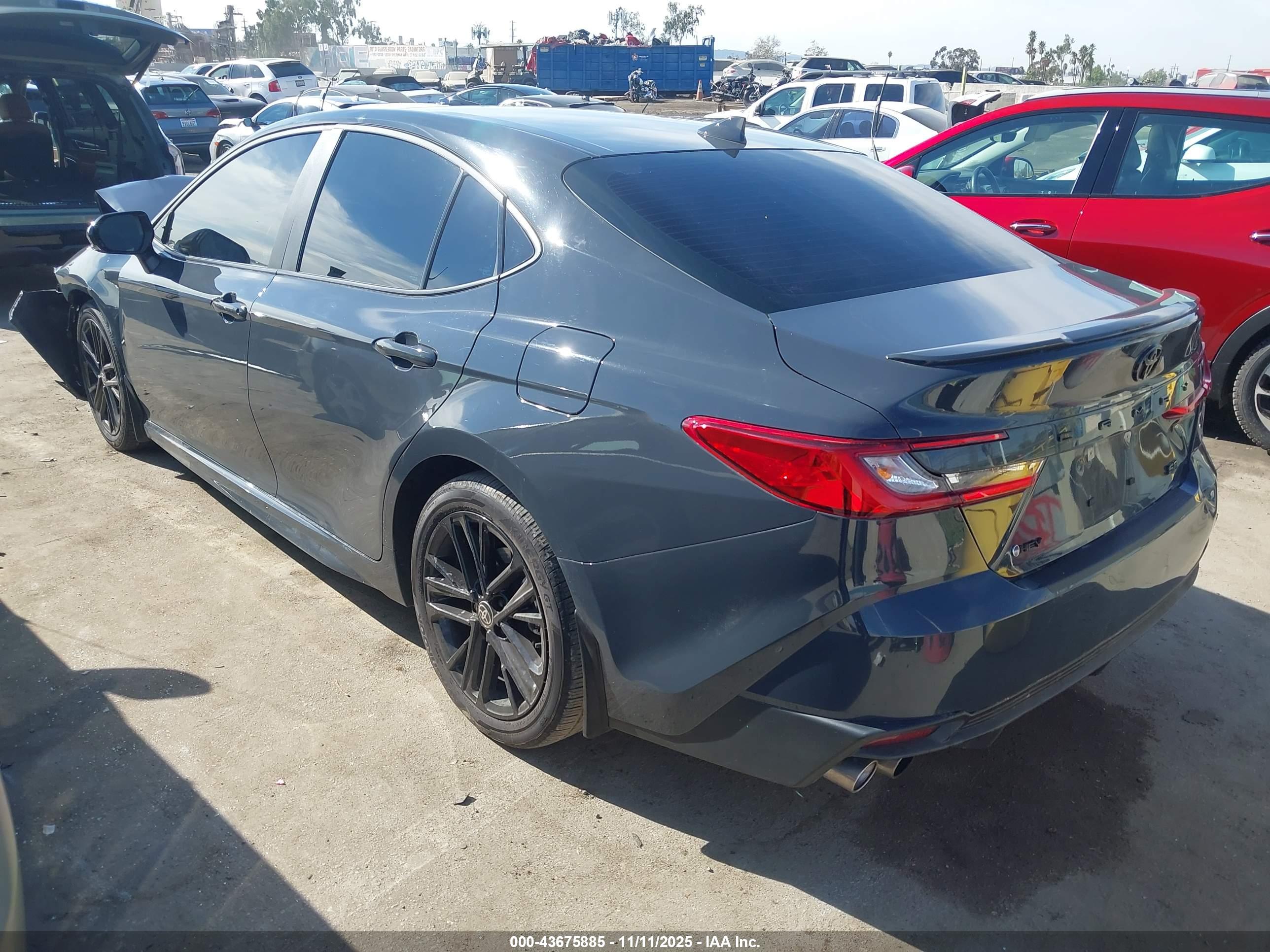 TOYOTA CAMRY image 3