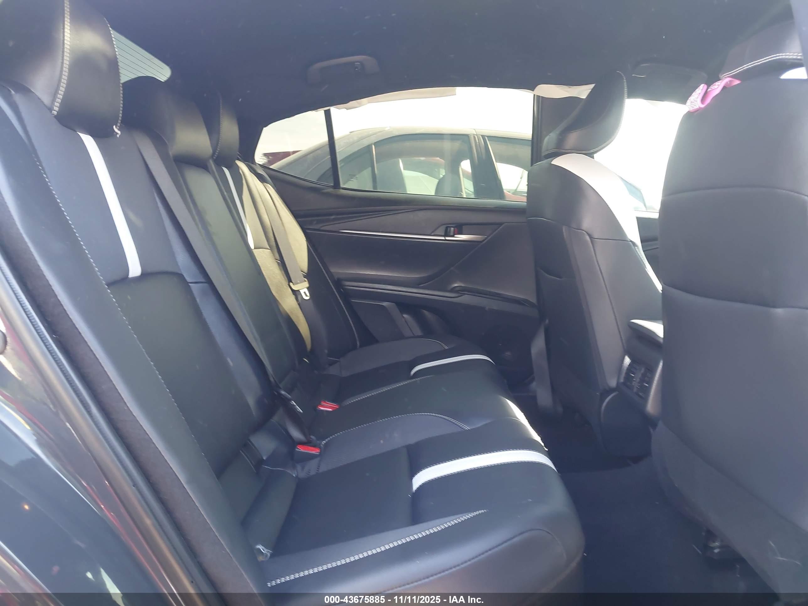 TOYOTA CAMRY image 8