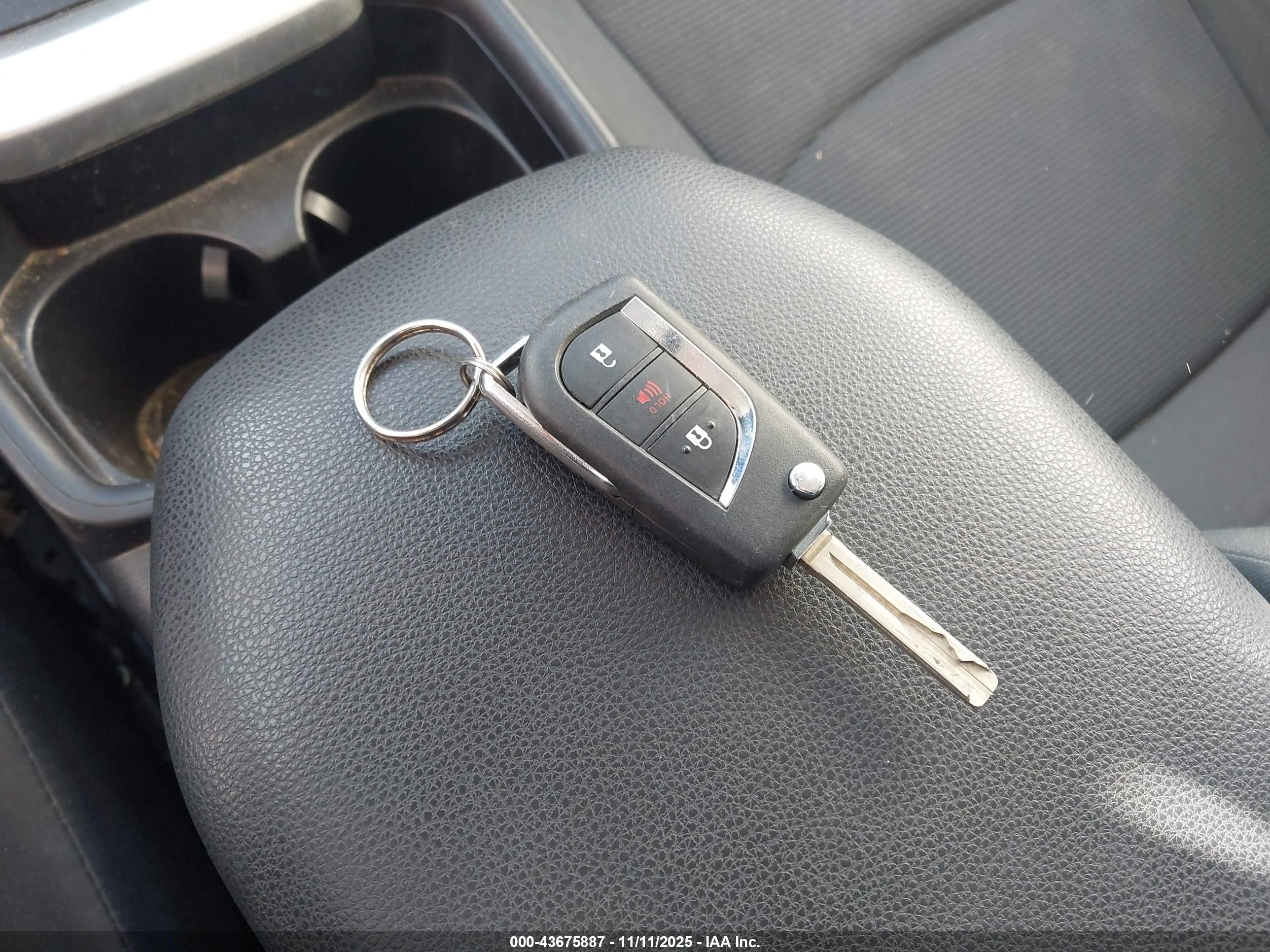 TOYOTA RAV4 image 11