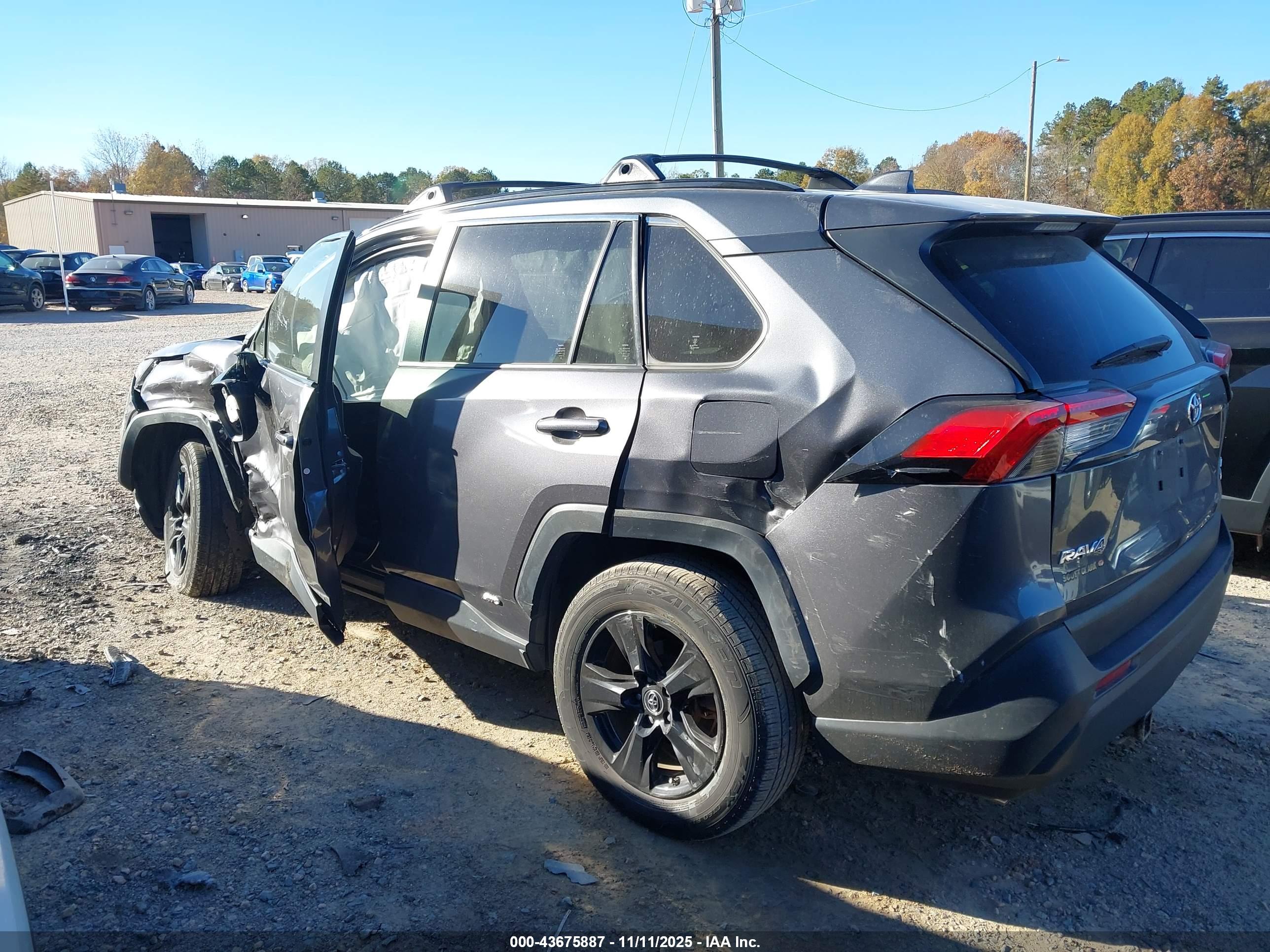 TOYOTA RAV4 image 3
