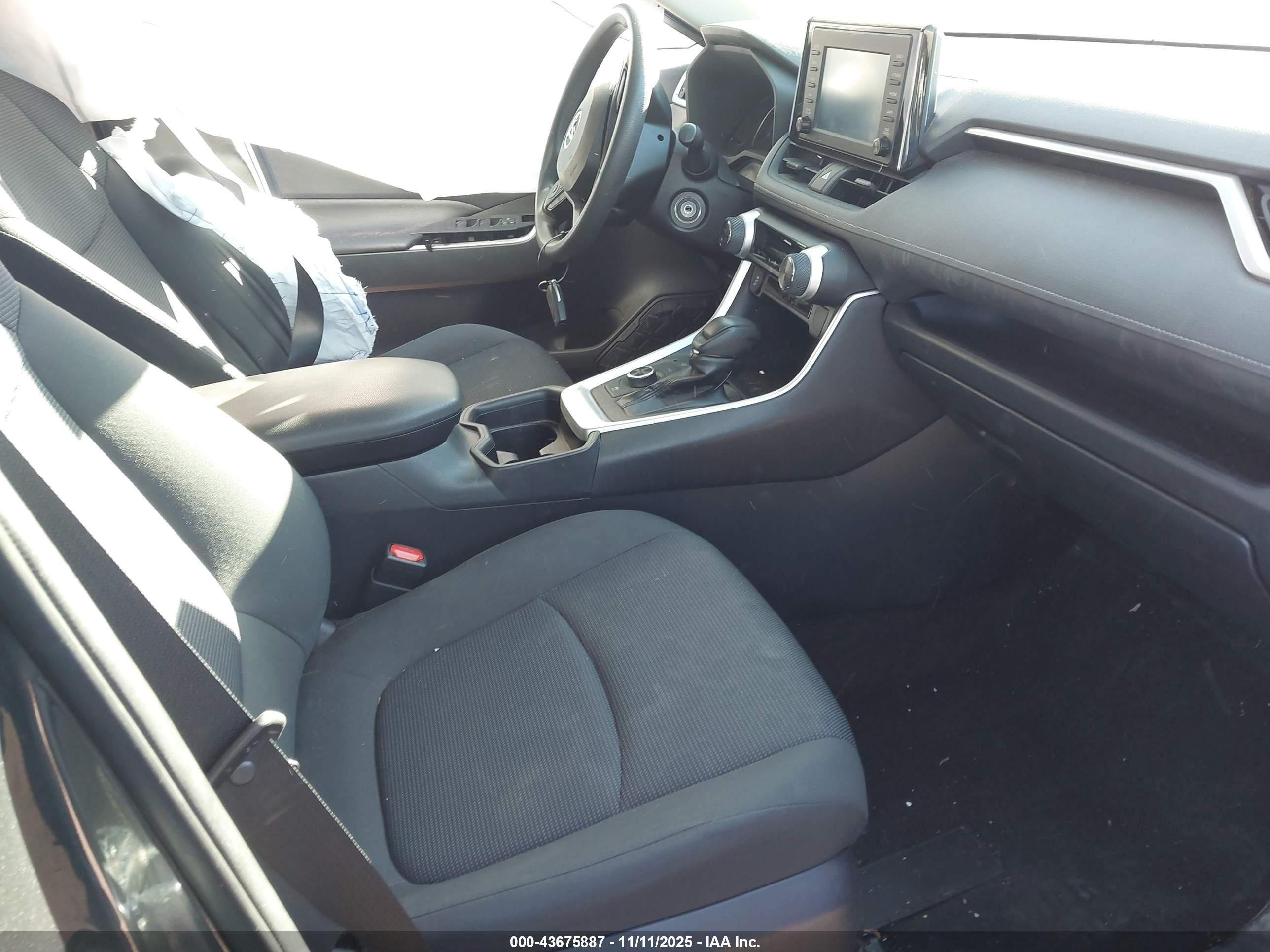 TOYOTA RAV4 image 5