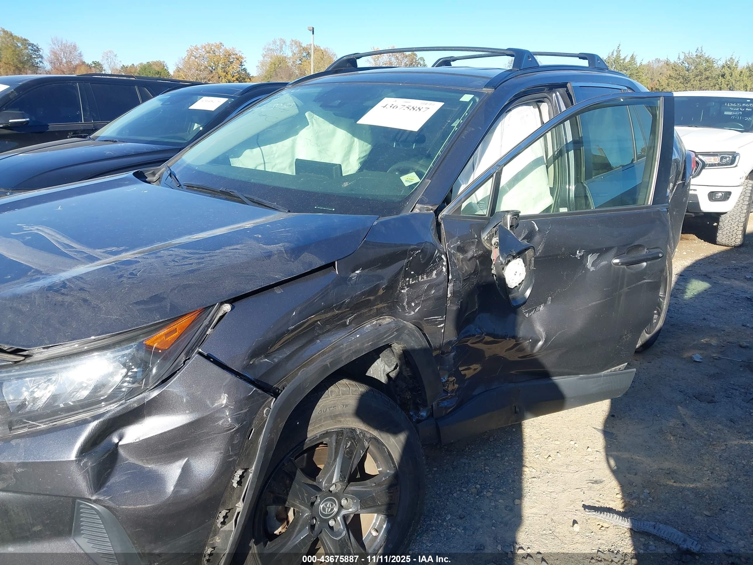 TOYOTA RAV4 image 6