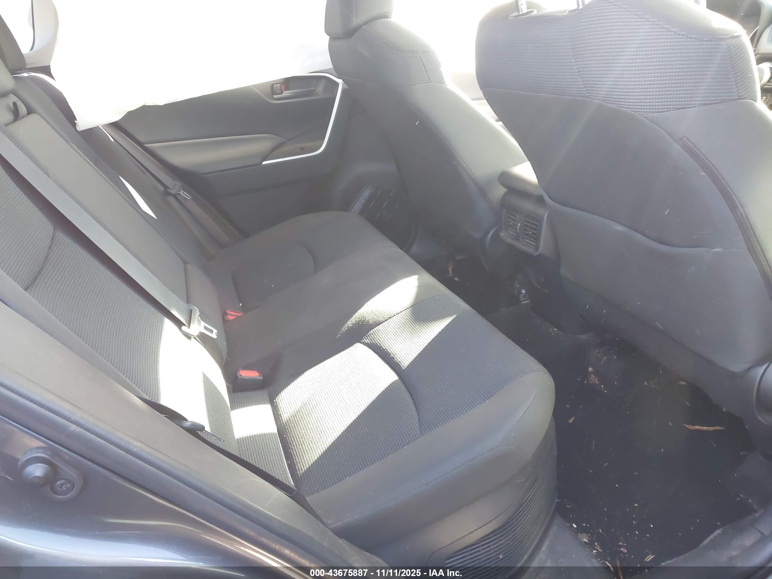 TOYOTA RAV4 image 8