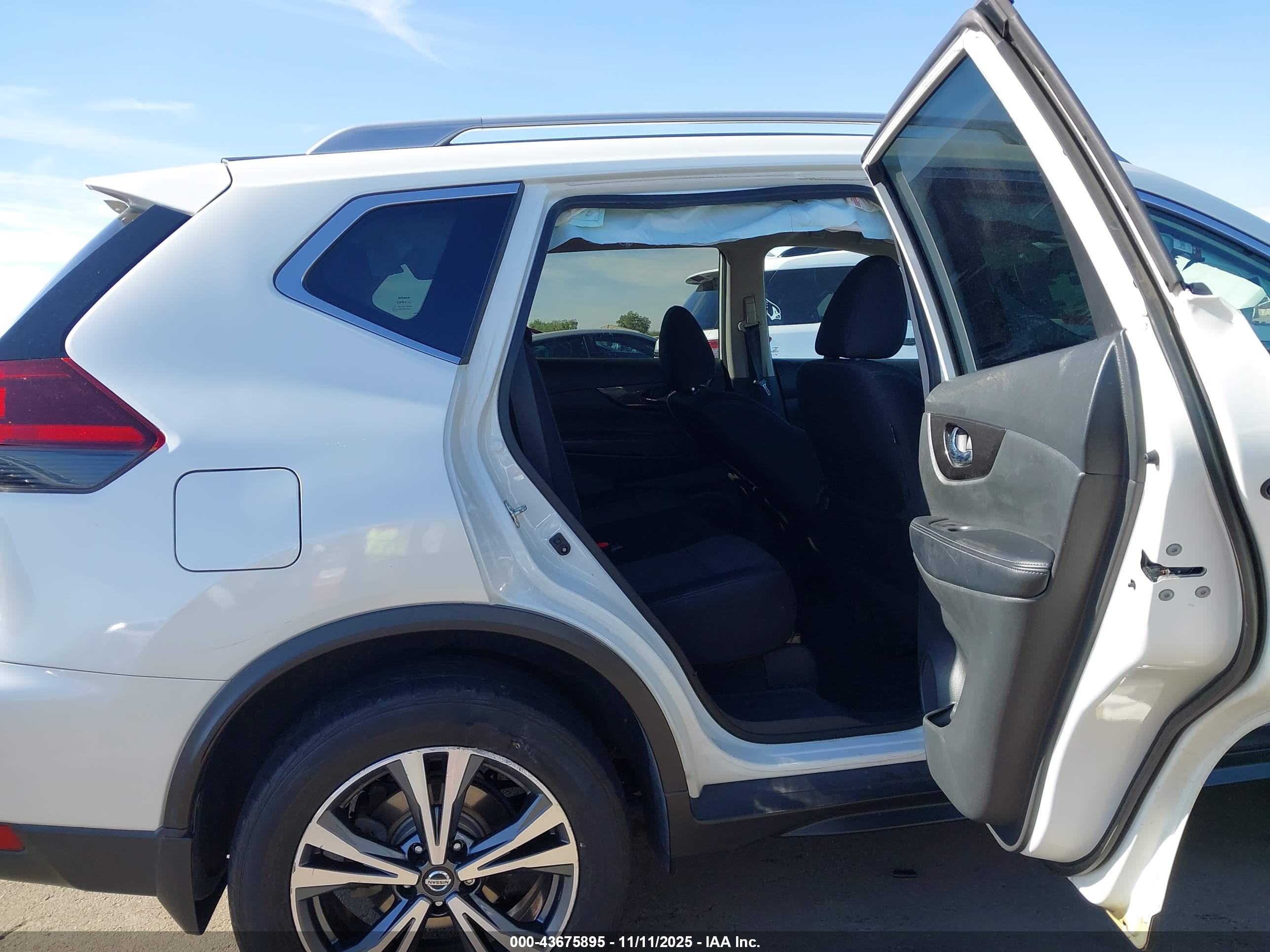 NISSAN ROGUE image 8