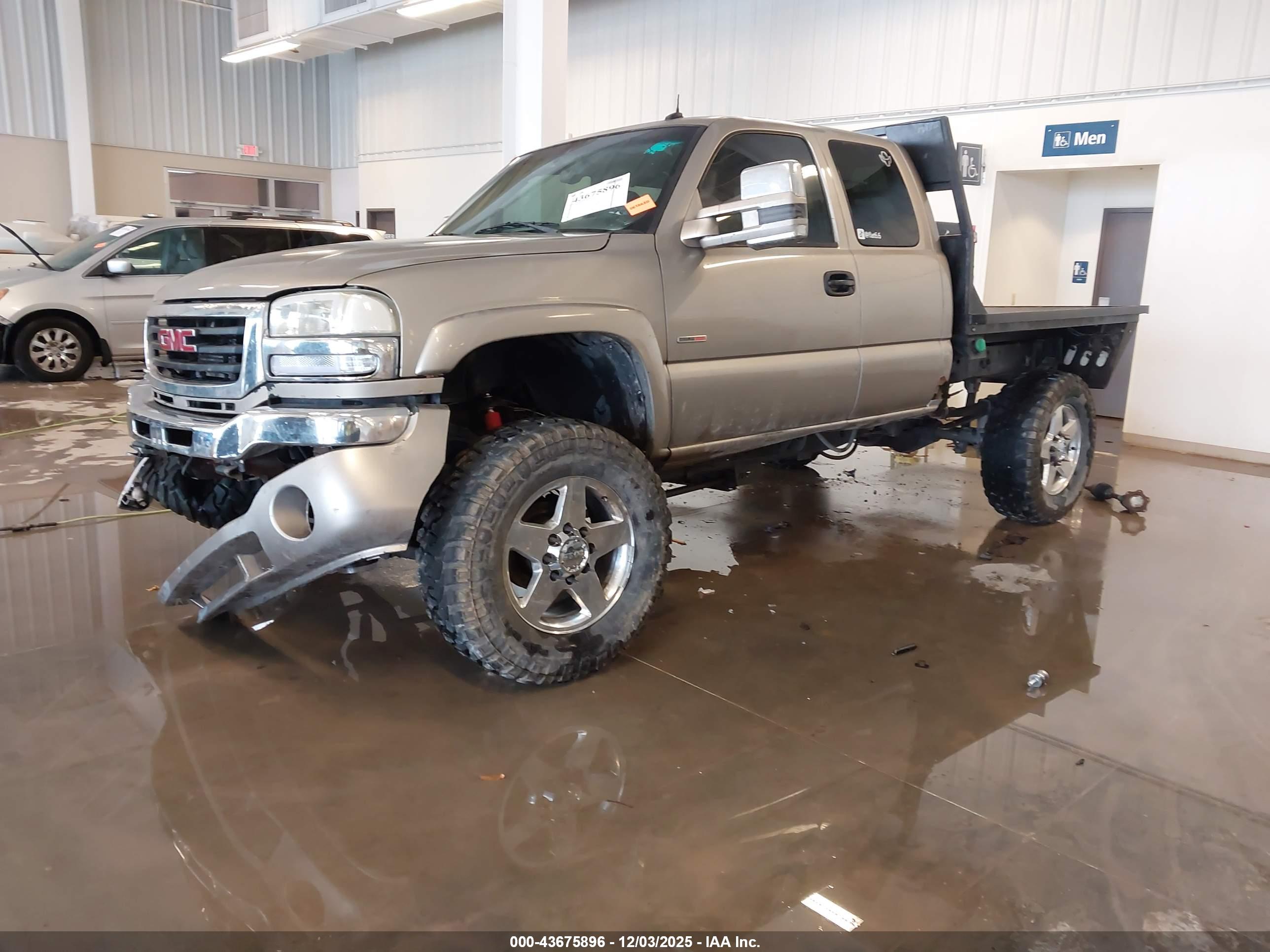 GMC SIERRA image 2