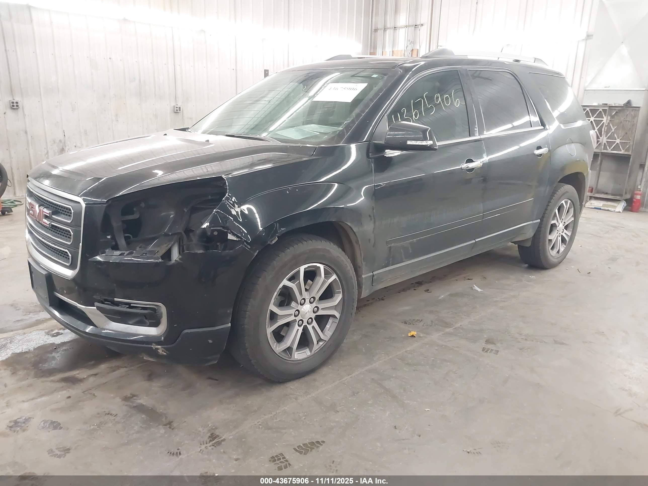 GMC ACADIA image 2