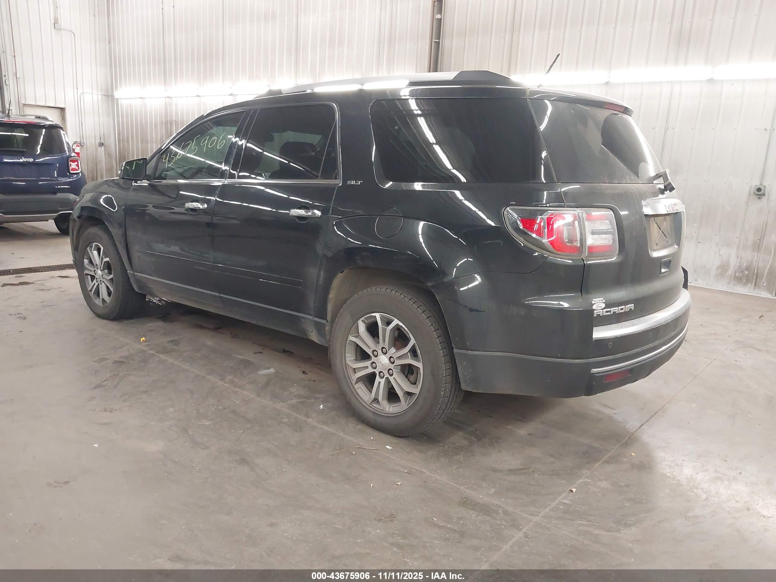 GMC ACADIA image 3