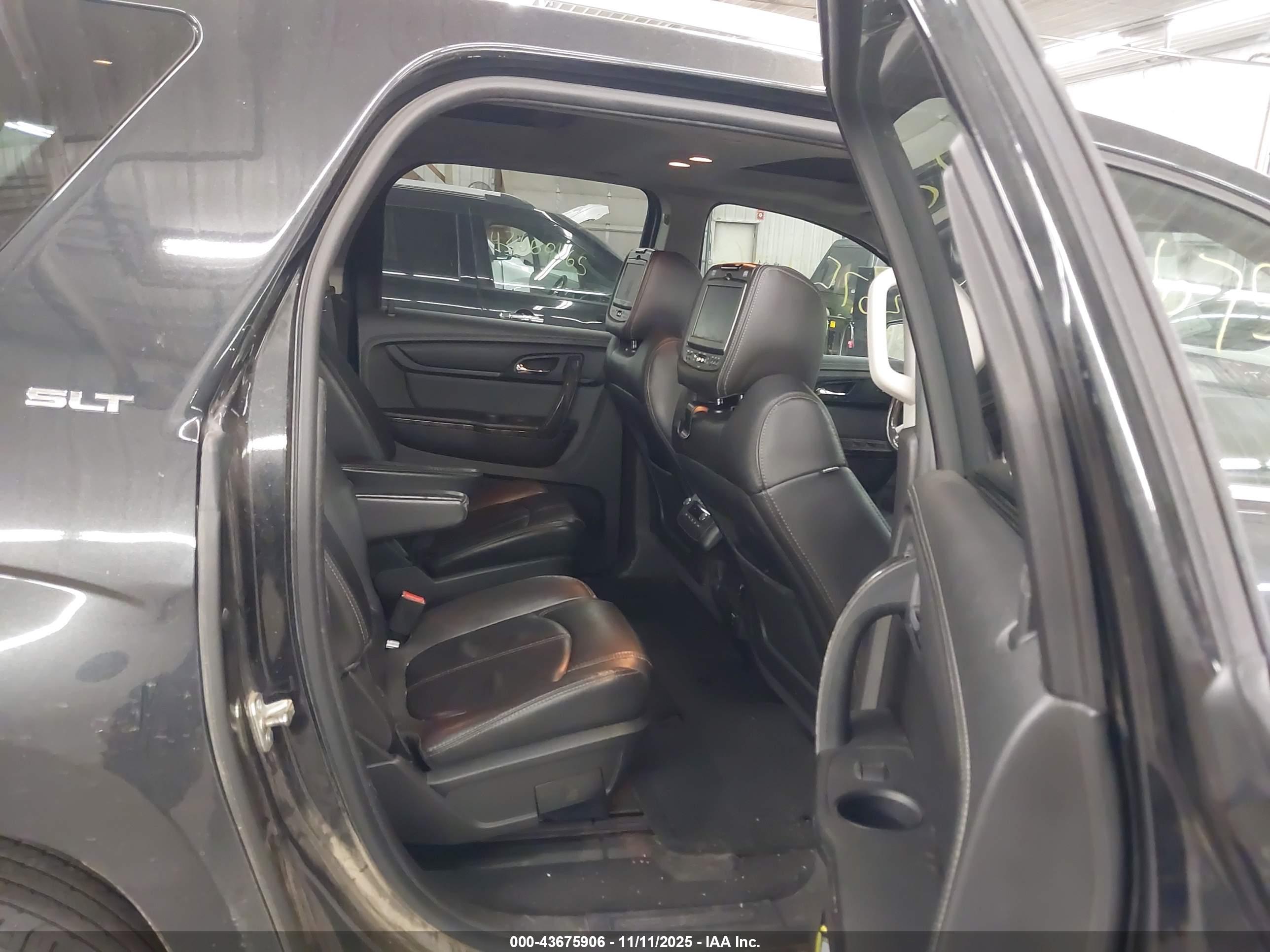 GMC ACADIA image 8