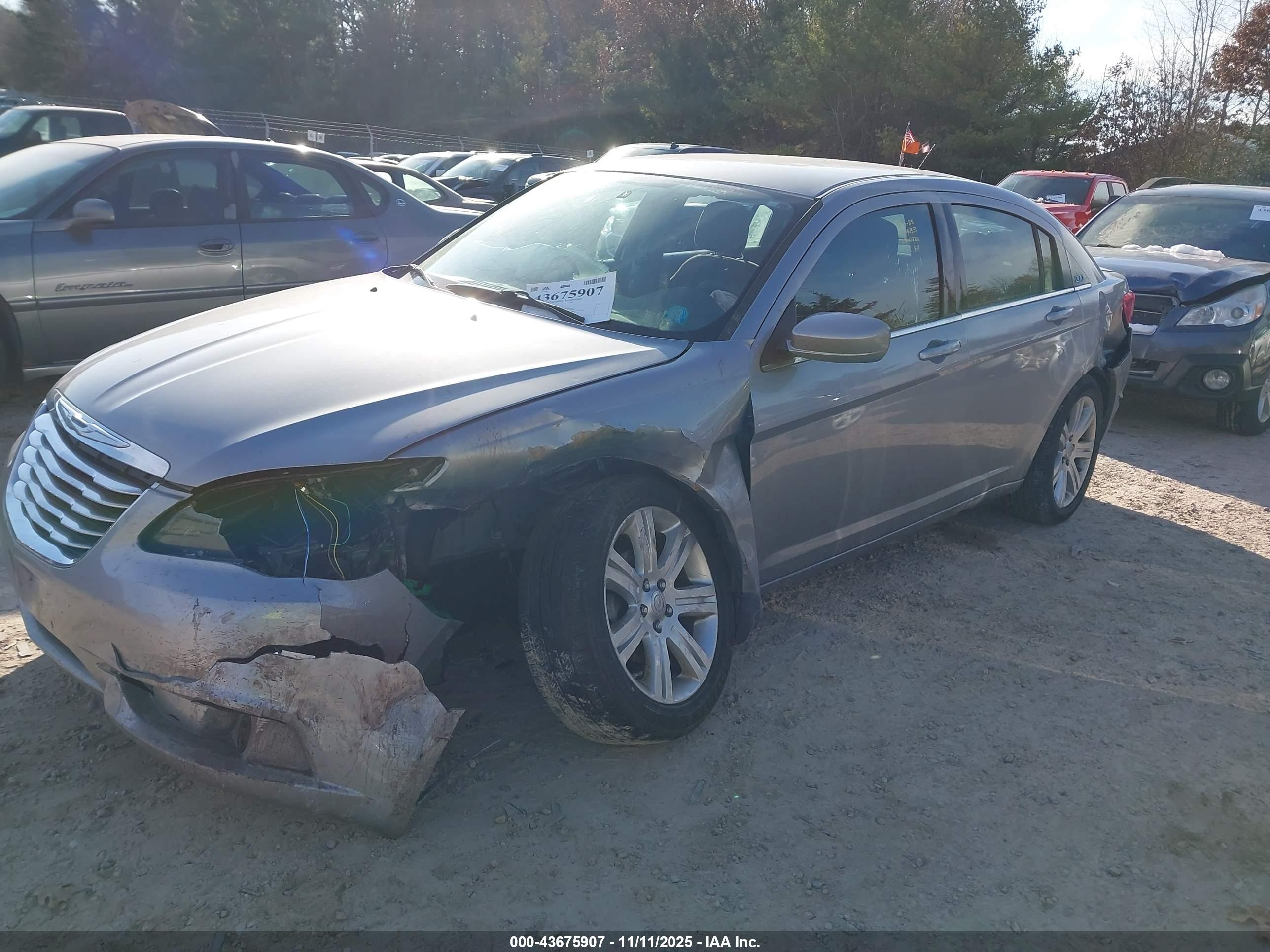 CHRYSLER 200 image 2