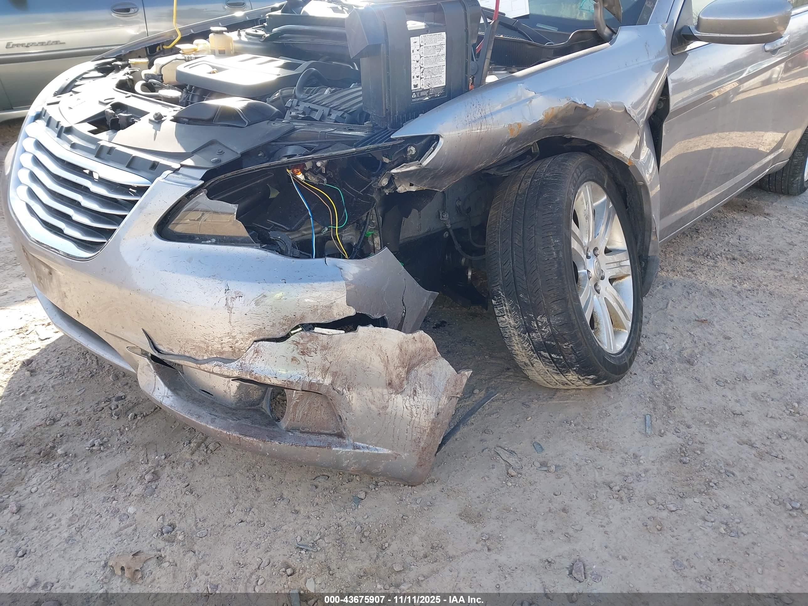 CHRYSLER 200 image 6