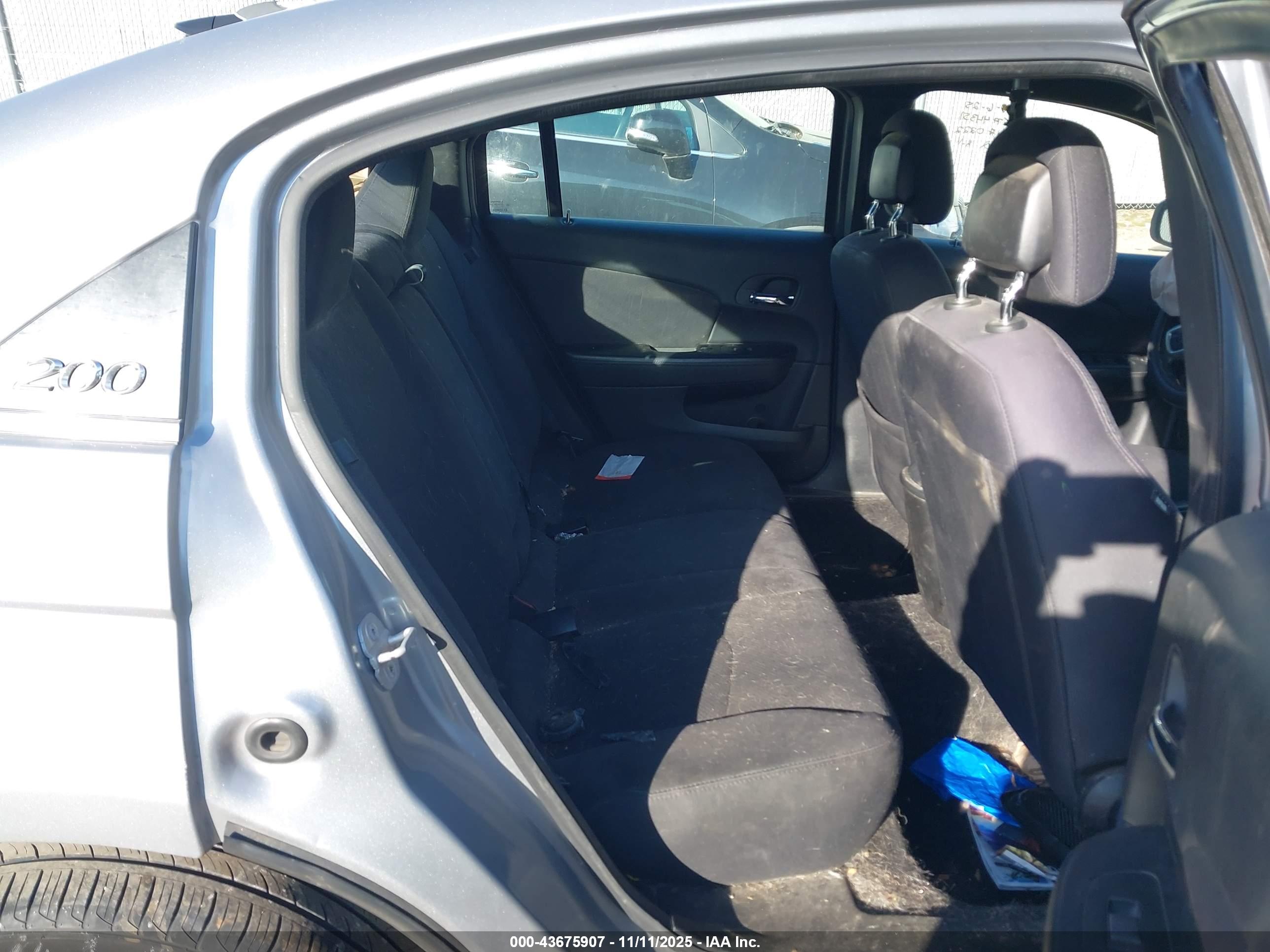 CHRYSLER 200 image 8