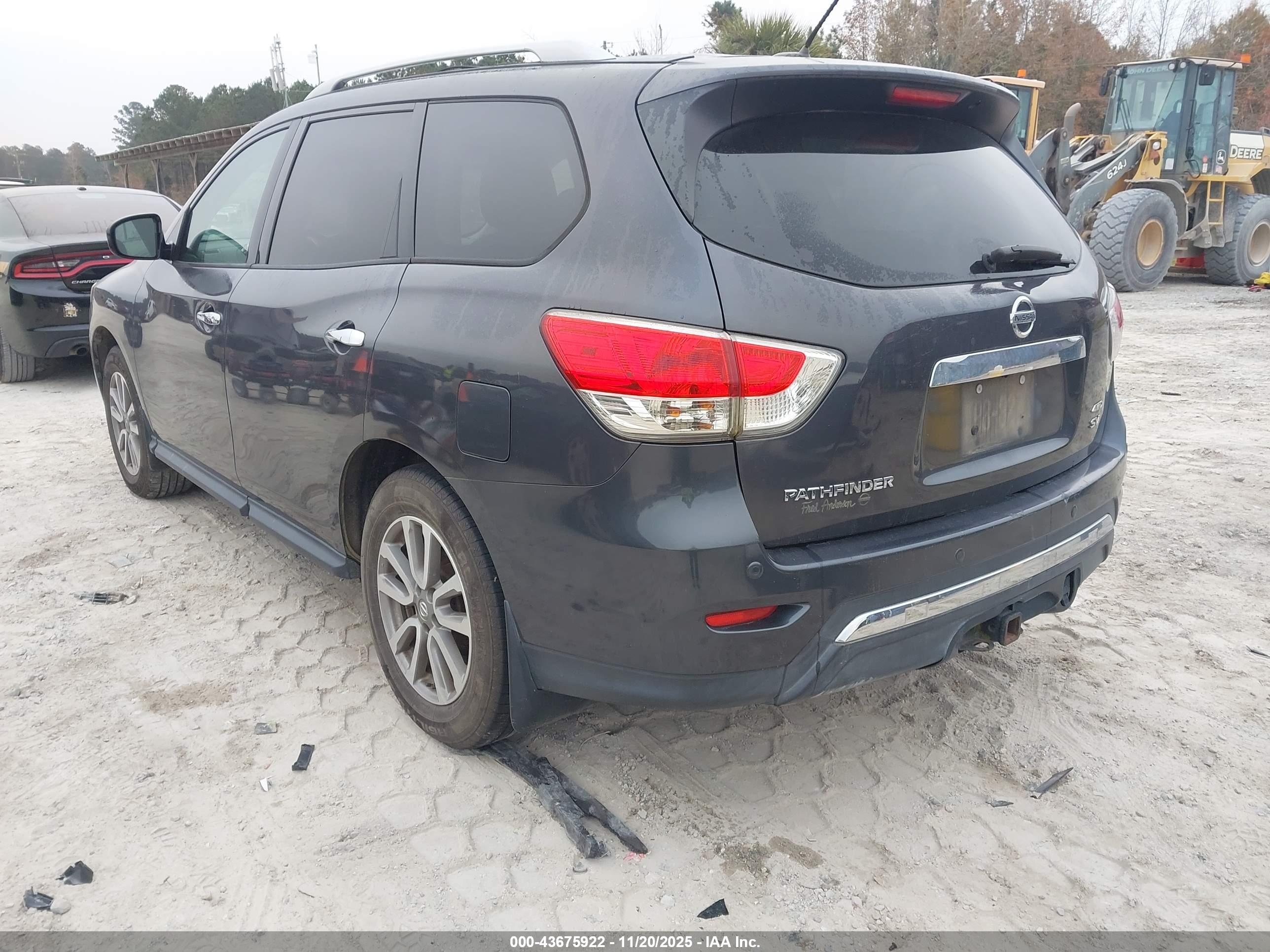 NISSAN PATHFINDER image 3