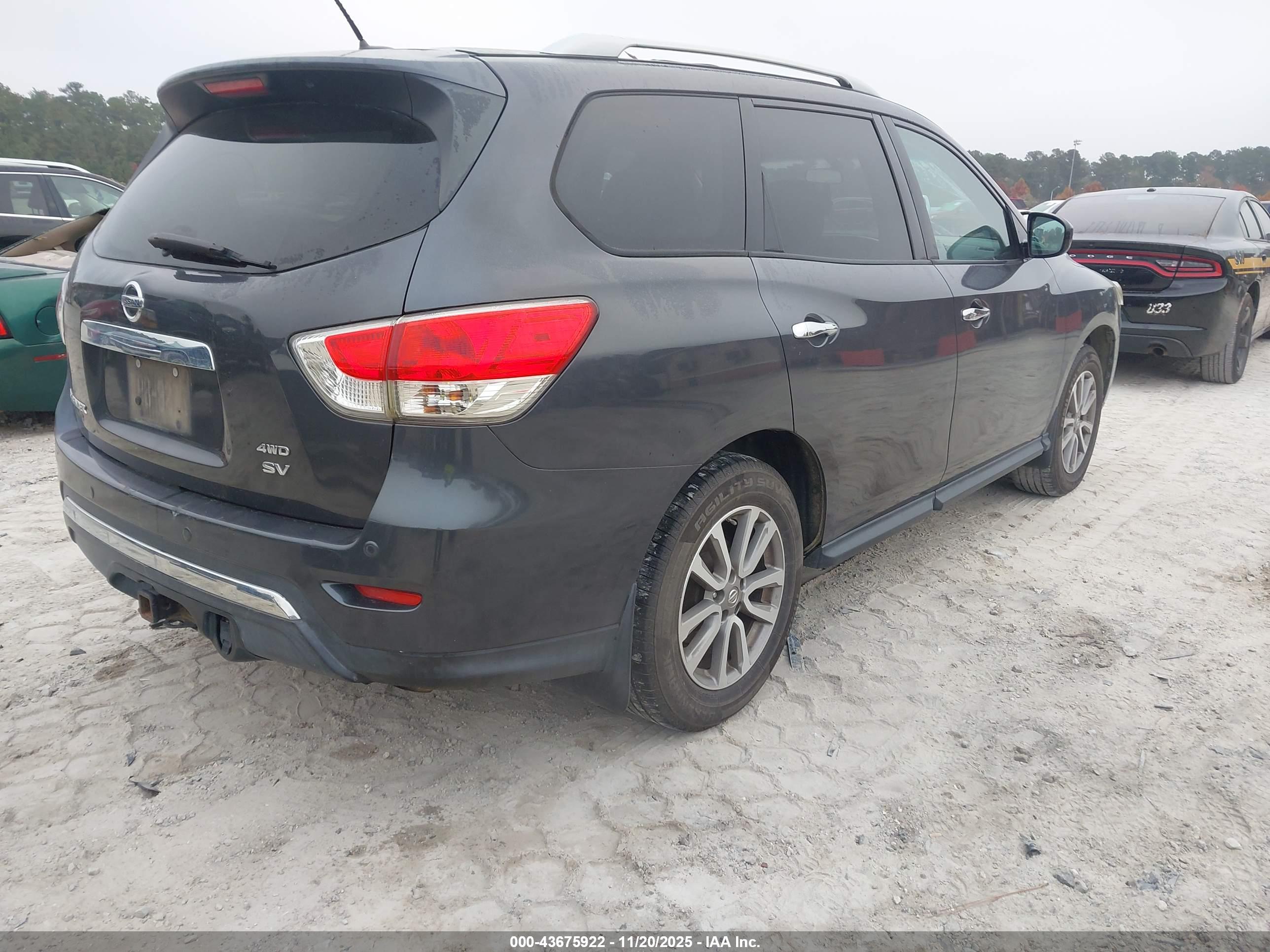 NISSAN PATHFINDER image 4