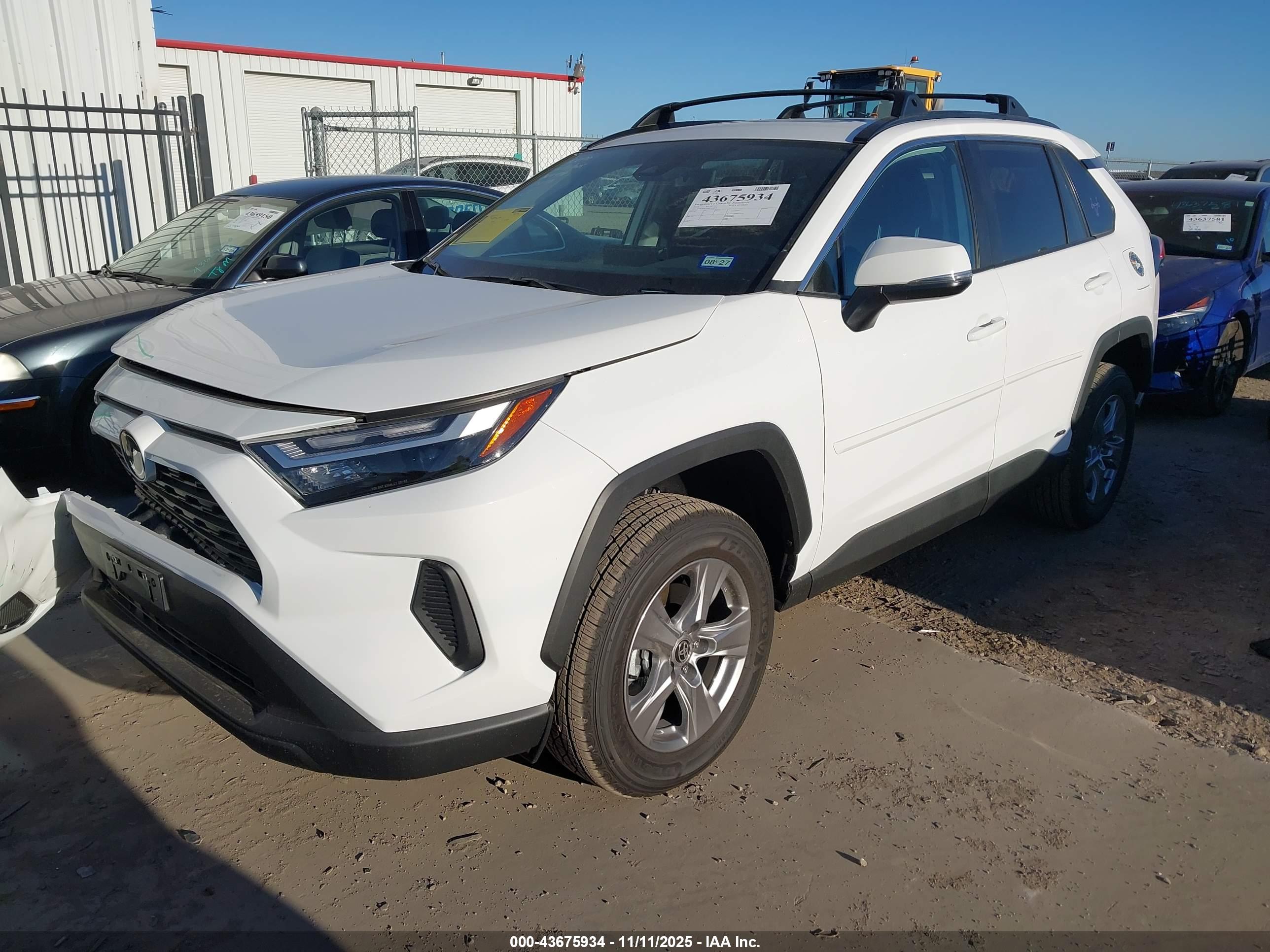 TOYOTA RAV4 image 2