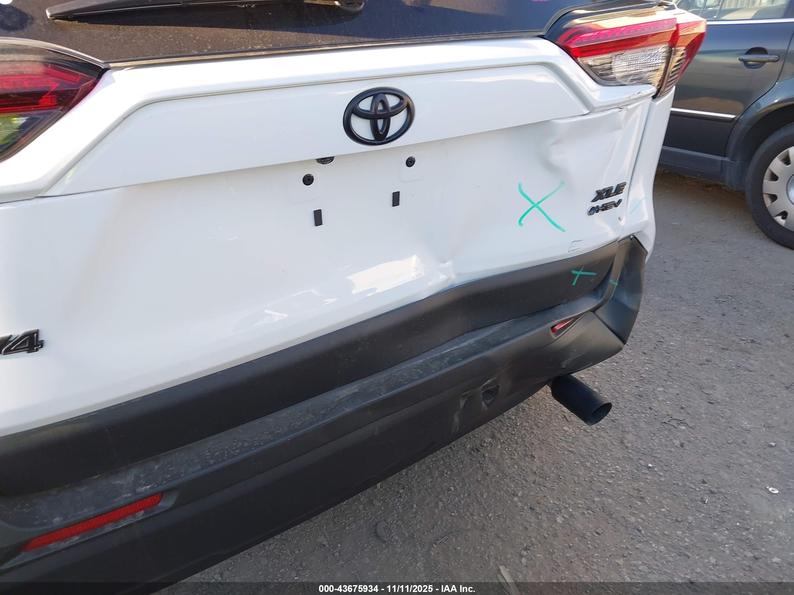TOYOTA RAV4 image 6