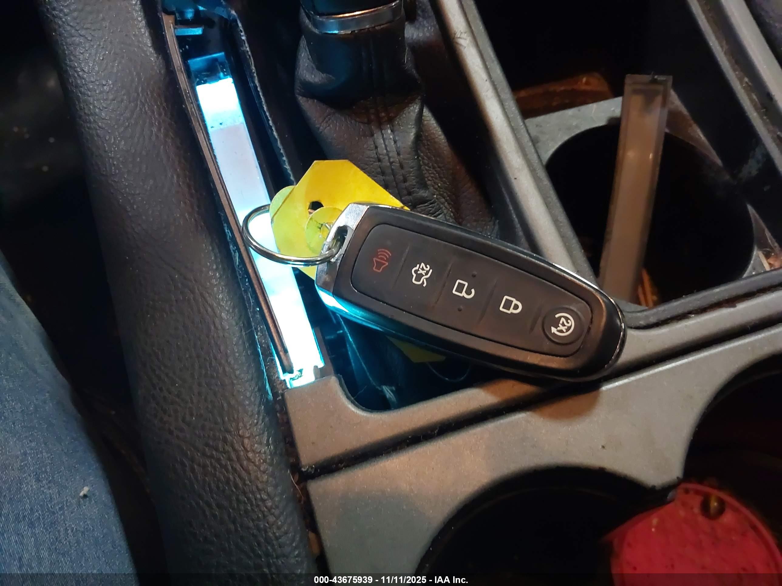 FORD TAURUS image 11