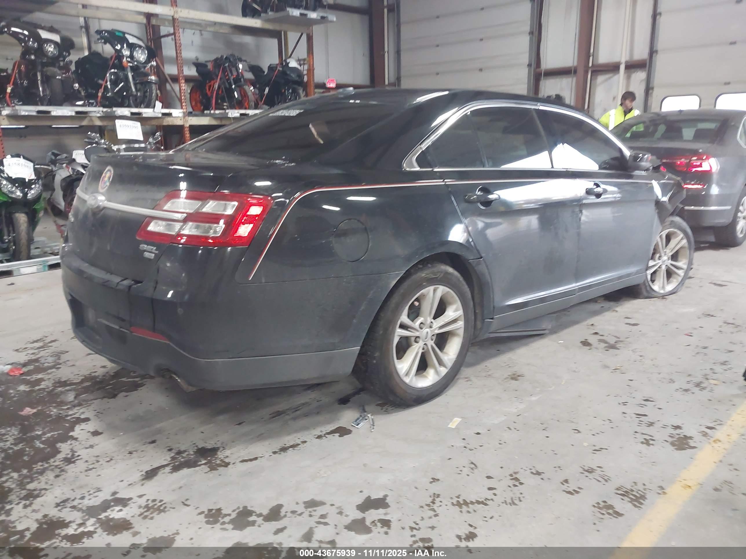 FORD TAURUS image 4