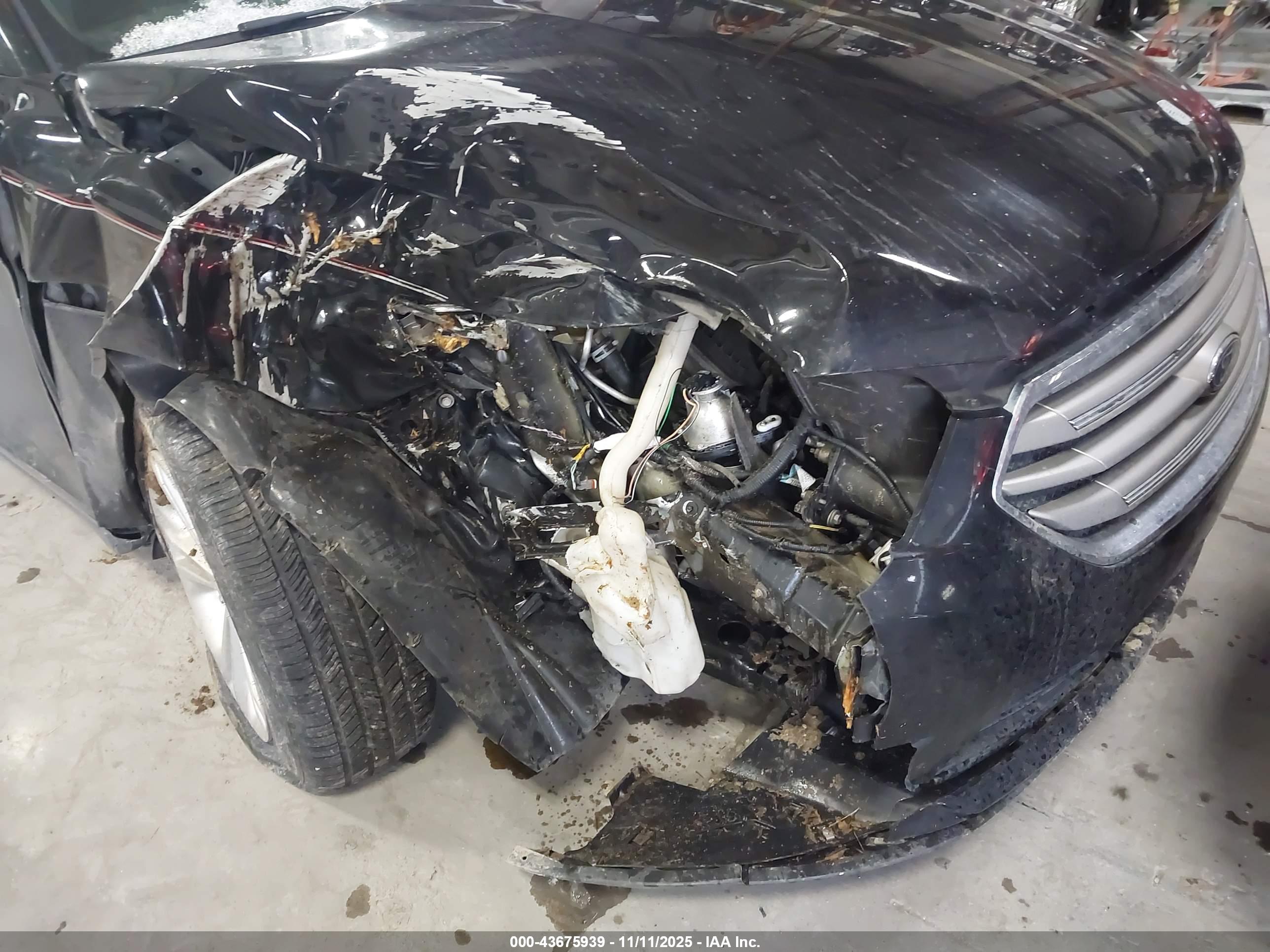 FORD TAURUS image 6