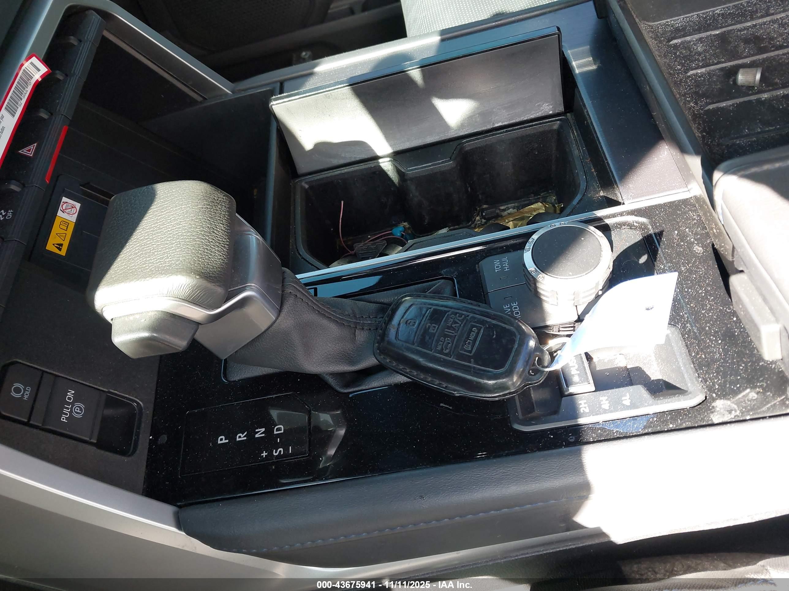 TOYOTA TUNDRA image 11