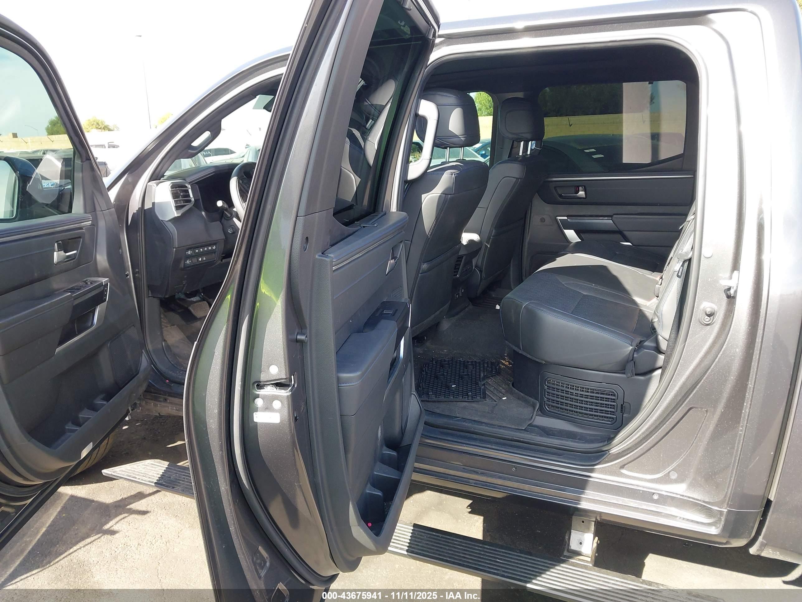 TOYOTA TUNDRA image 8