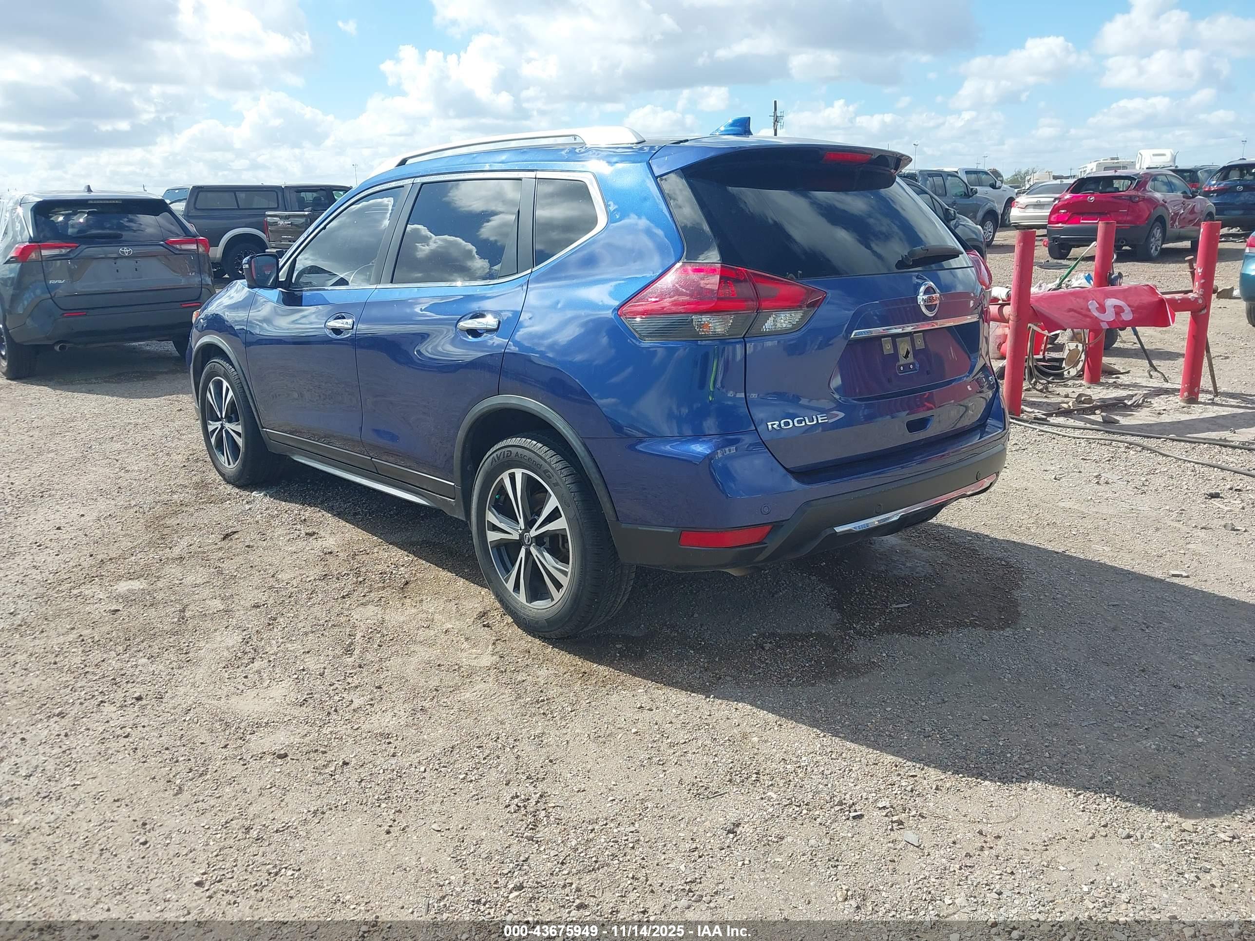 NISSAN ROGUE image 3