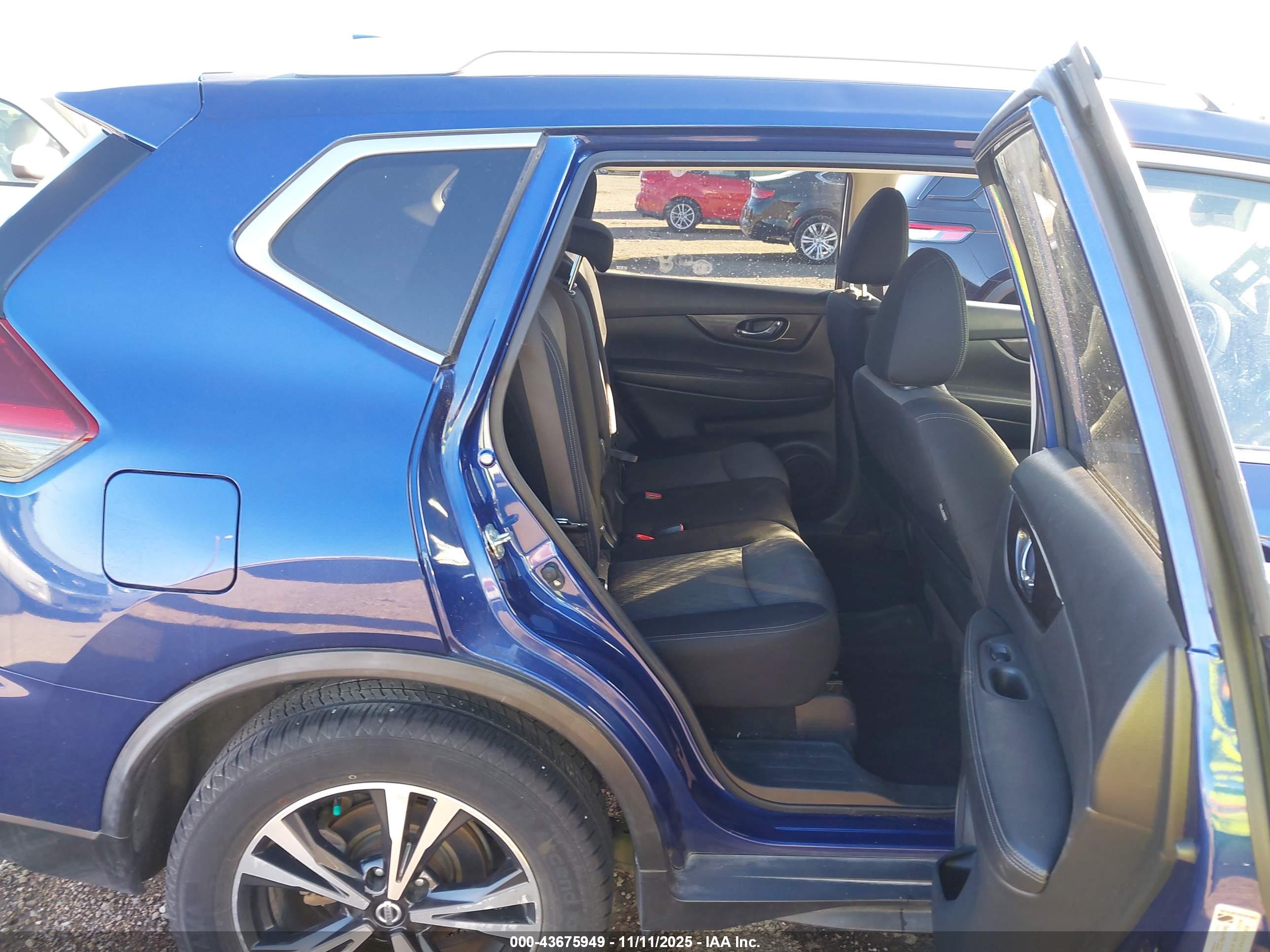 NISSAN ROGUE image 8