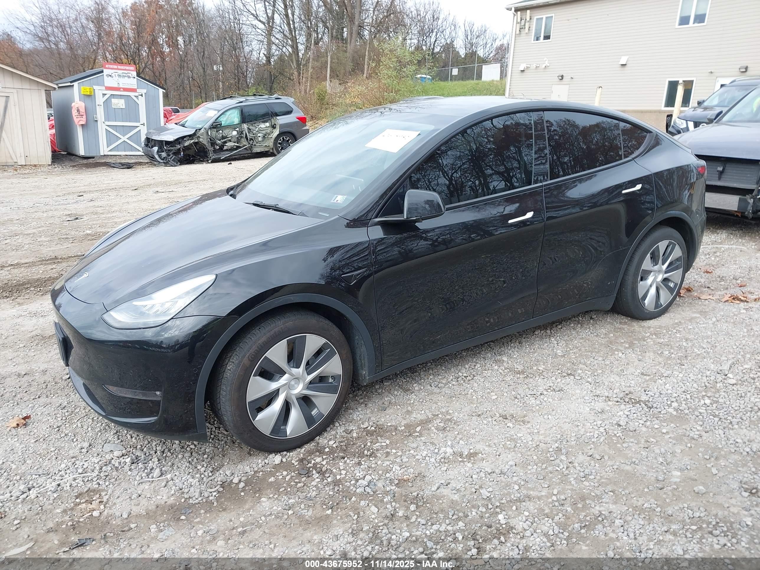 TESLA MODEL image 2