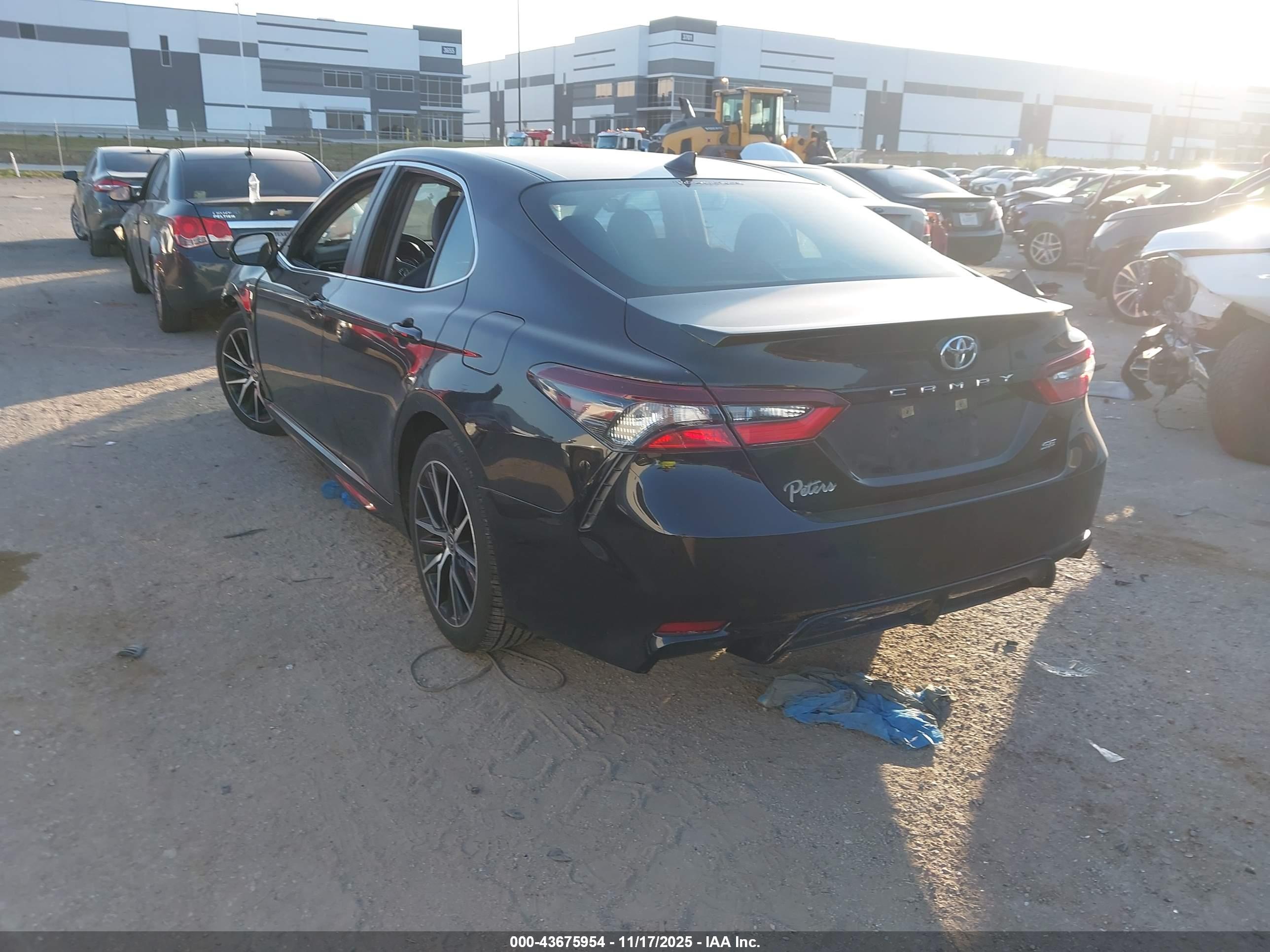 TOYOTA CAMRY image 3