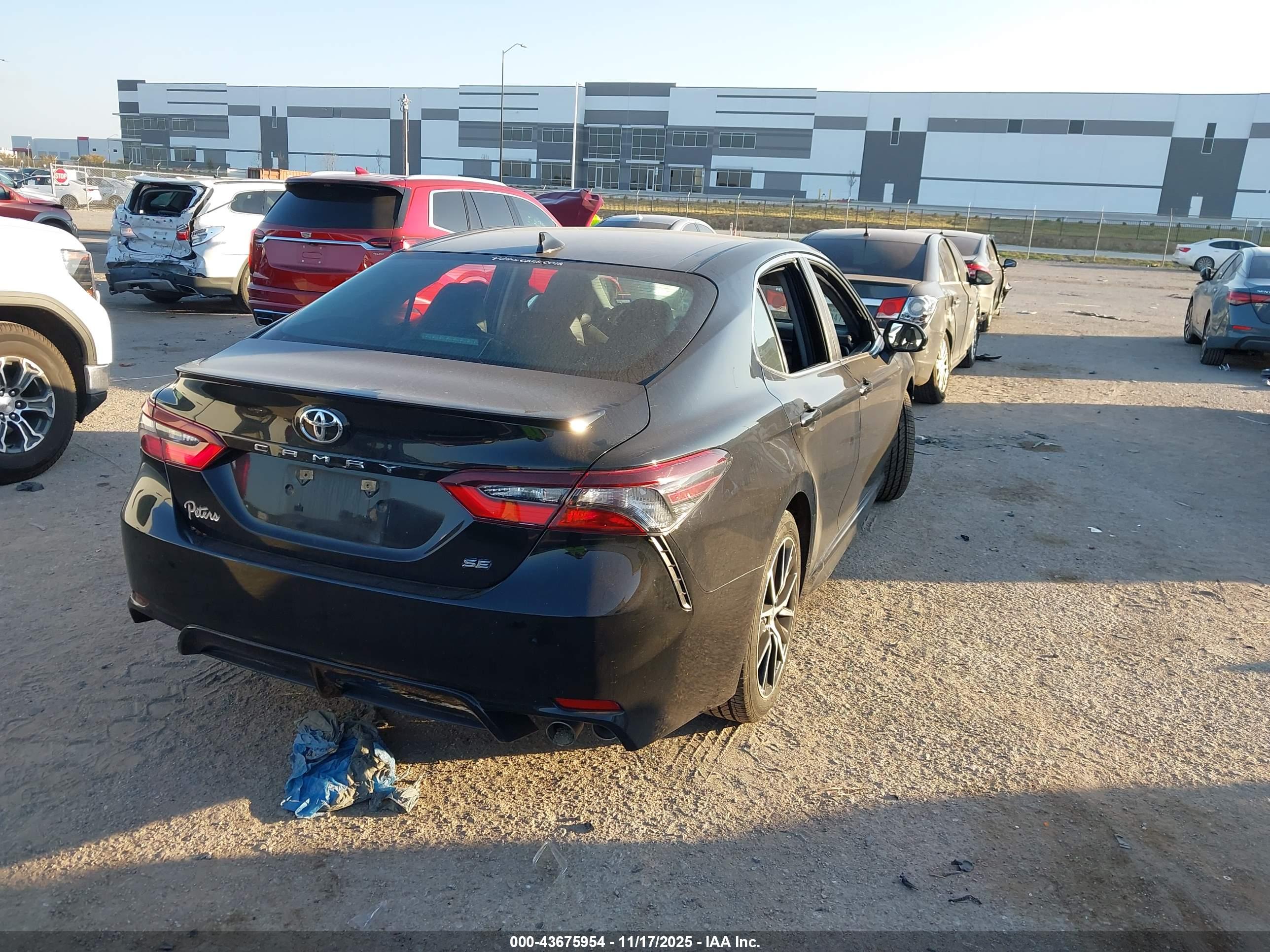 TOYOTA CAMRY image 4