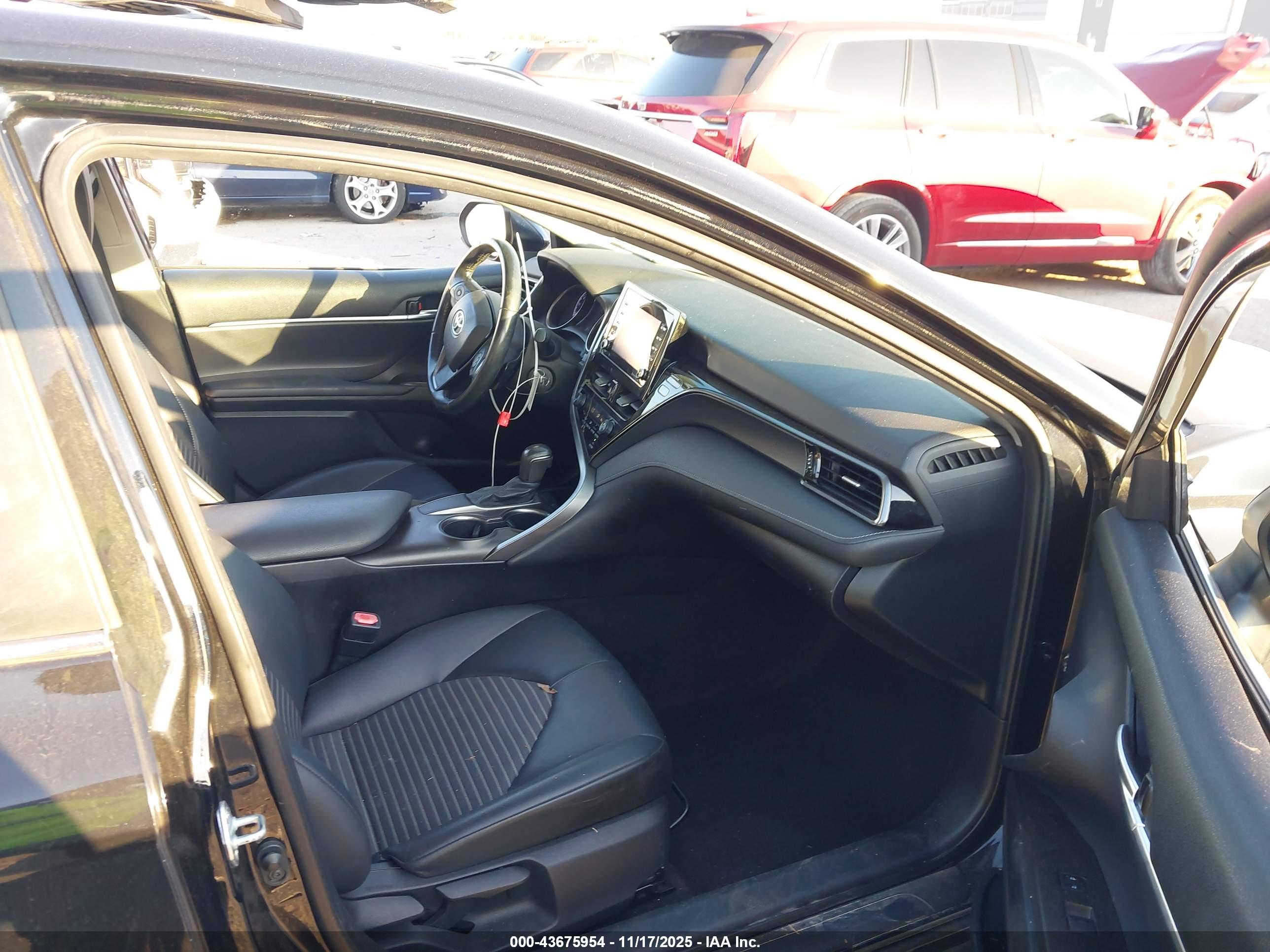 TOYOTA CAMRY image 5