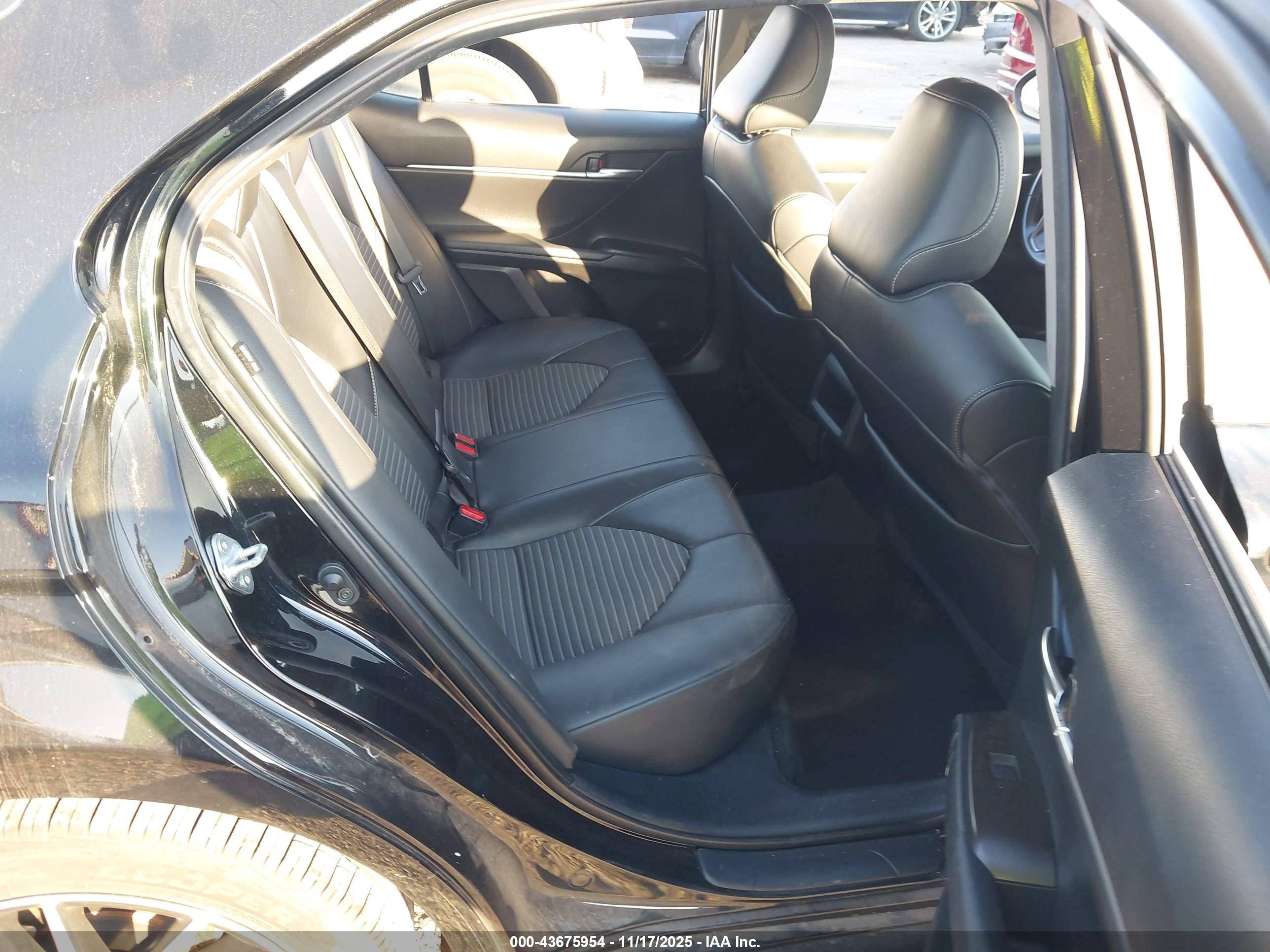 TOYOTA CAMRY image 8