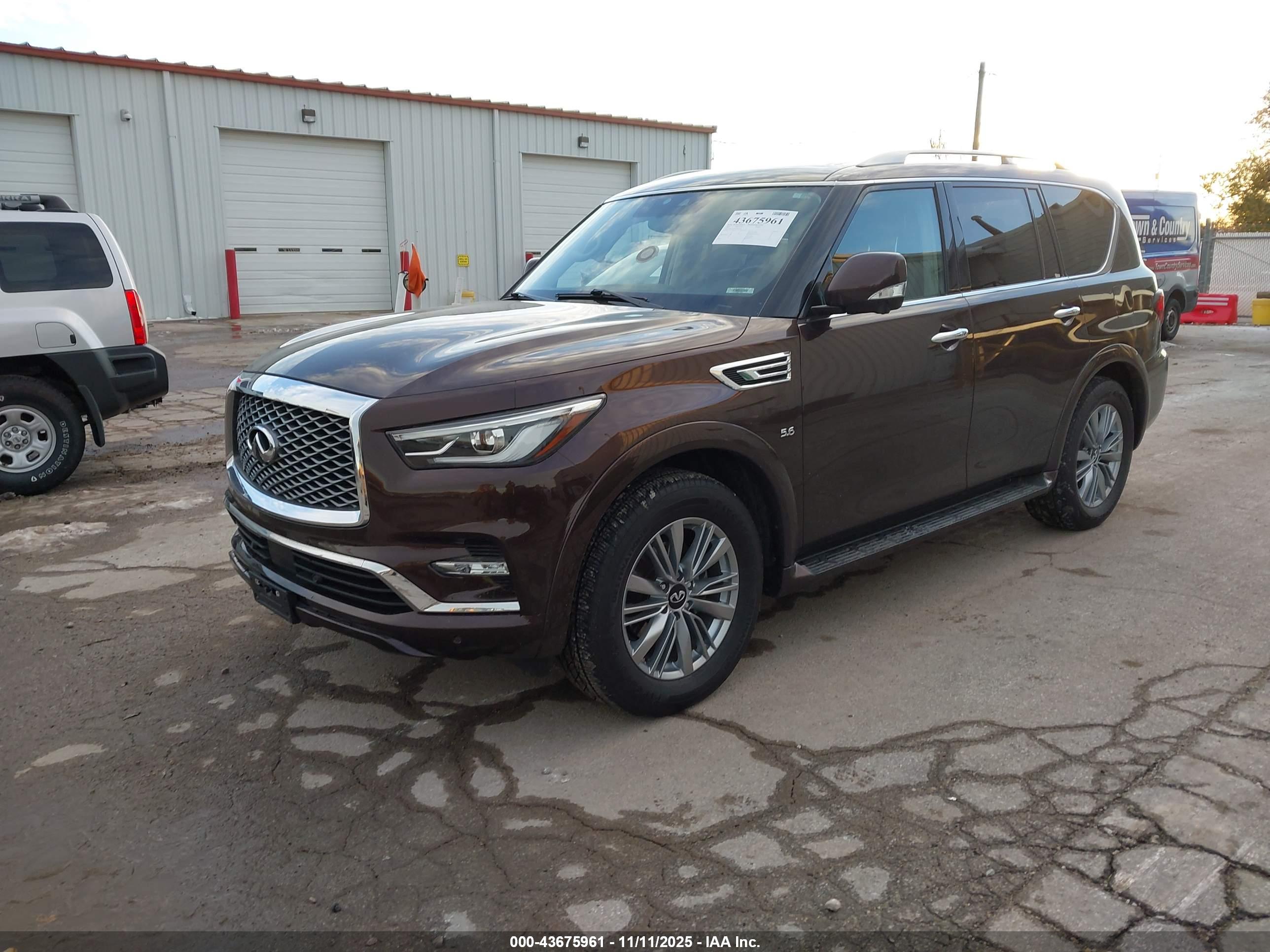 INFINITI QX80 image 2