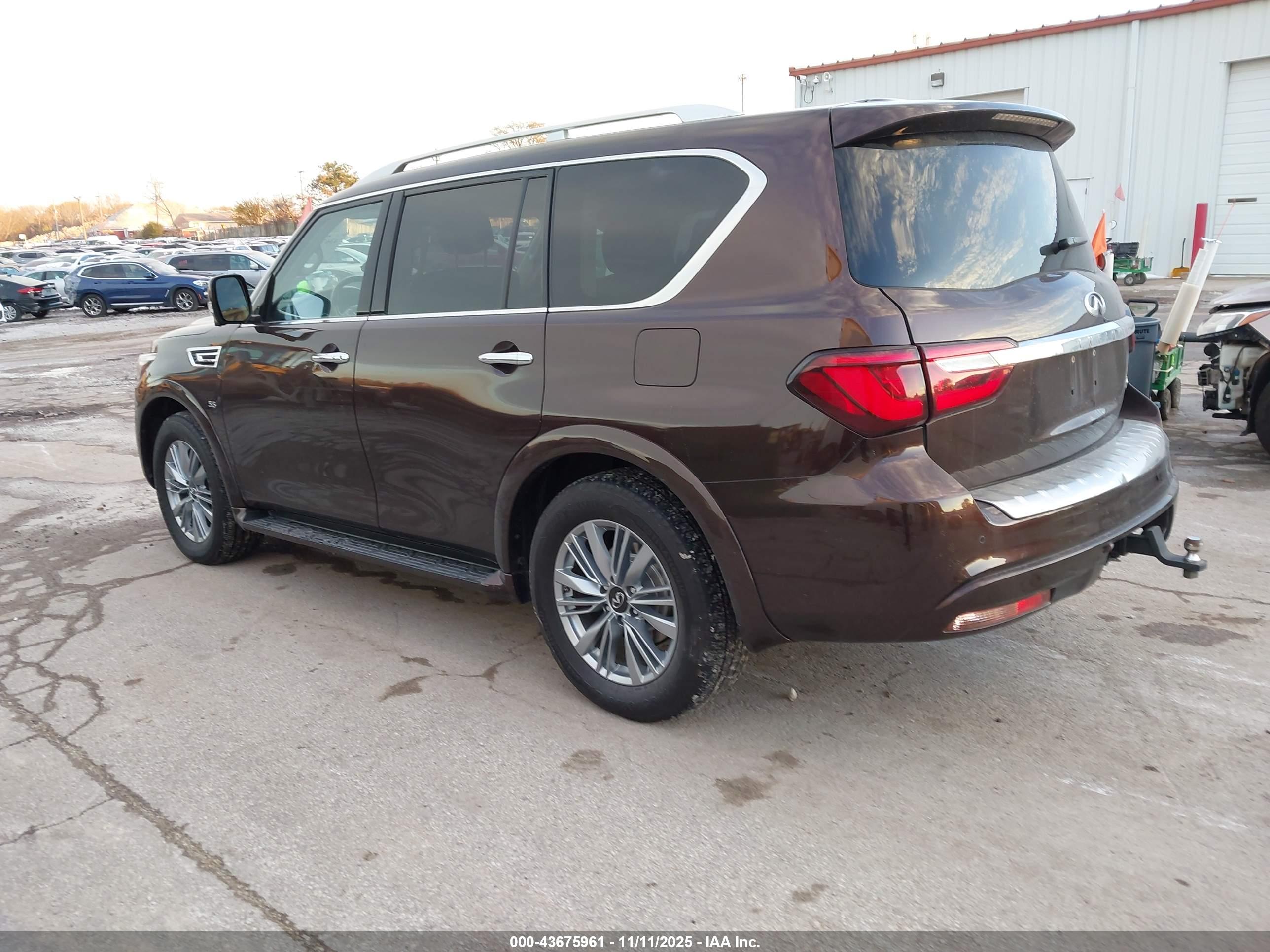 INFINITI QX80 image 3
