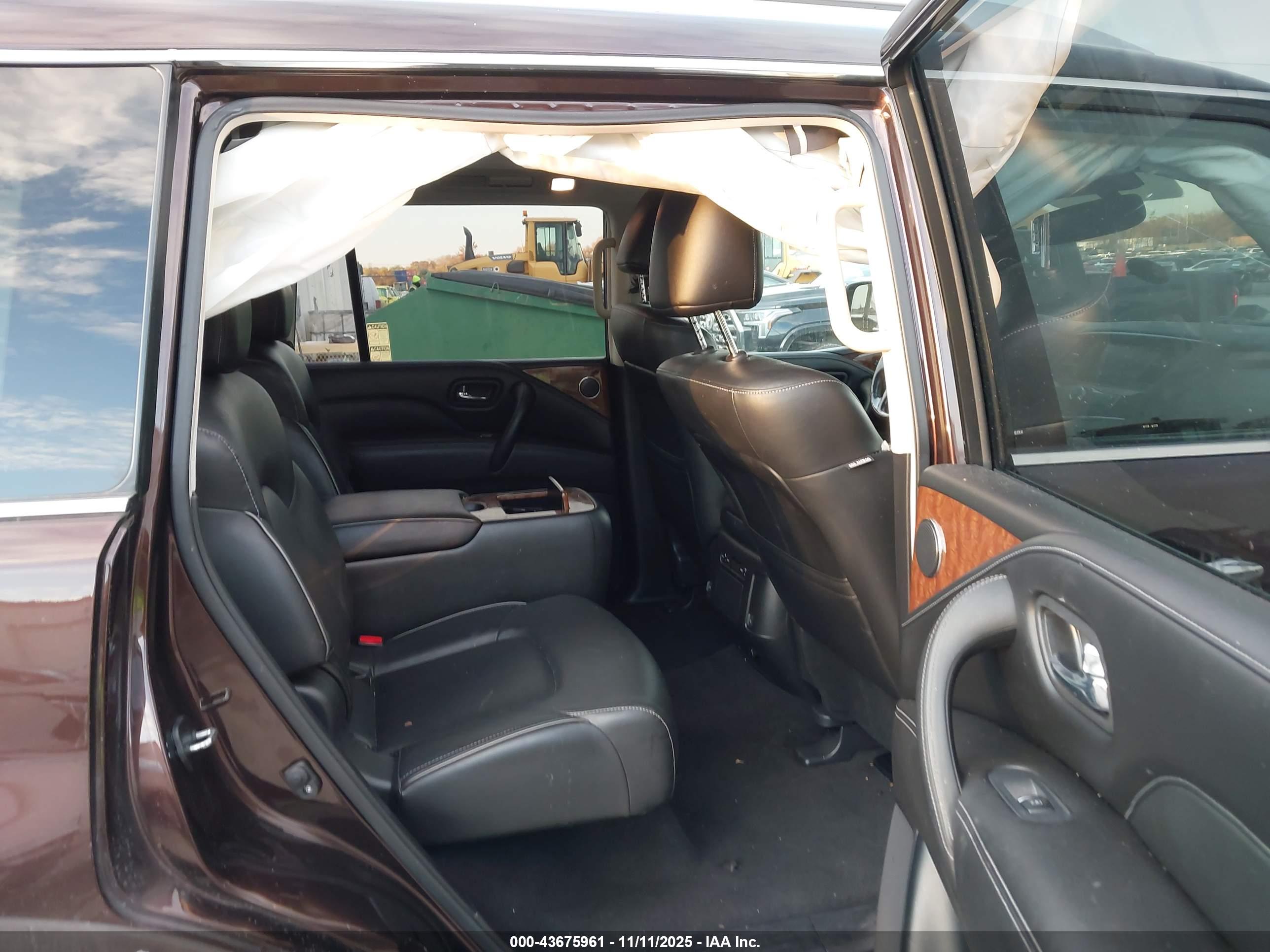 INFINITI QX80 image 8