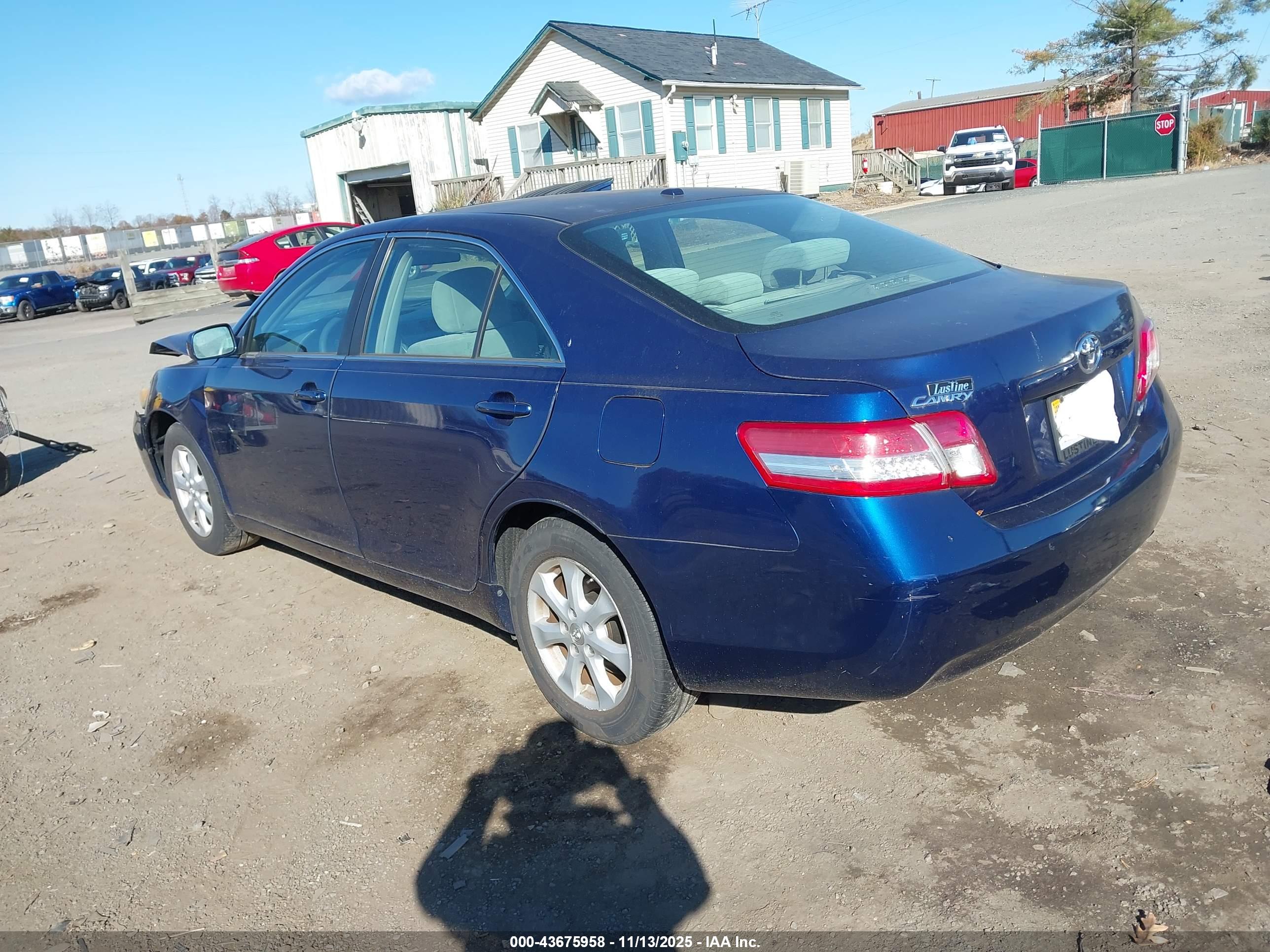 TOYOTA CAMRY image 3