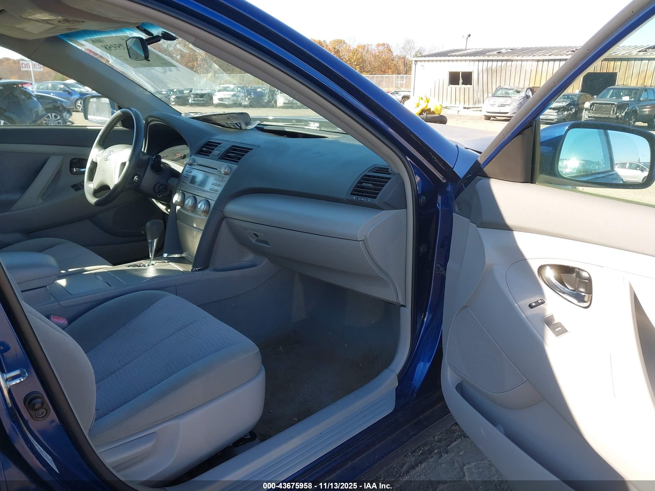 TOYOTA CAMRY image 5