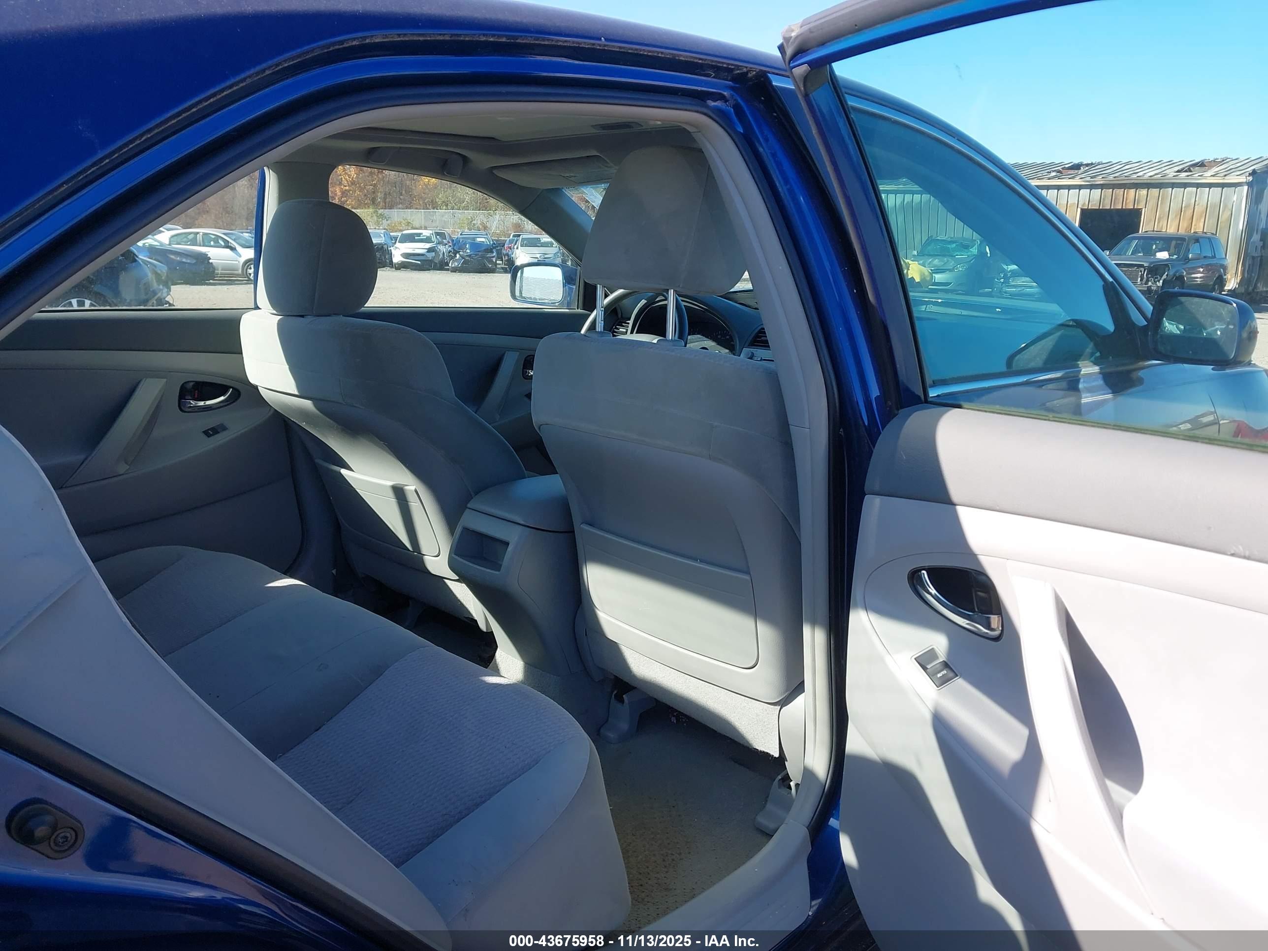 TOYOTA CAMRY image 8