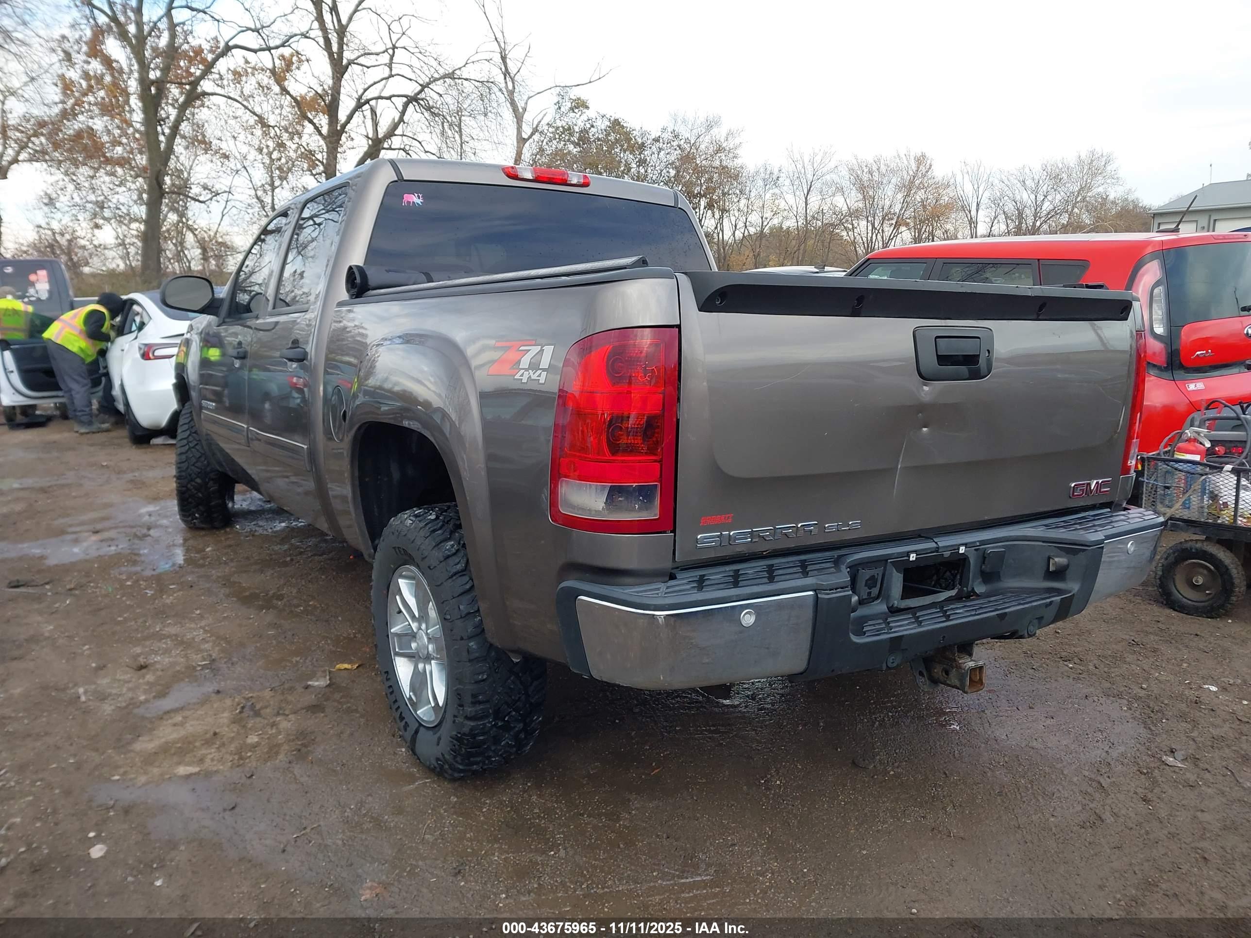 GMC SIERRA image 3
