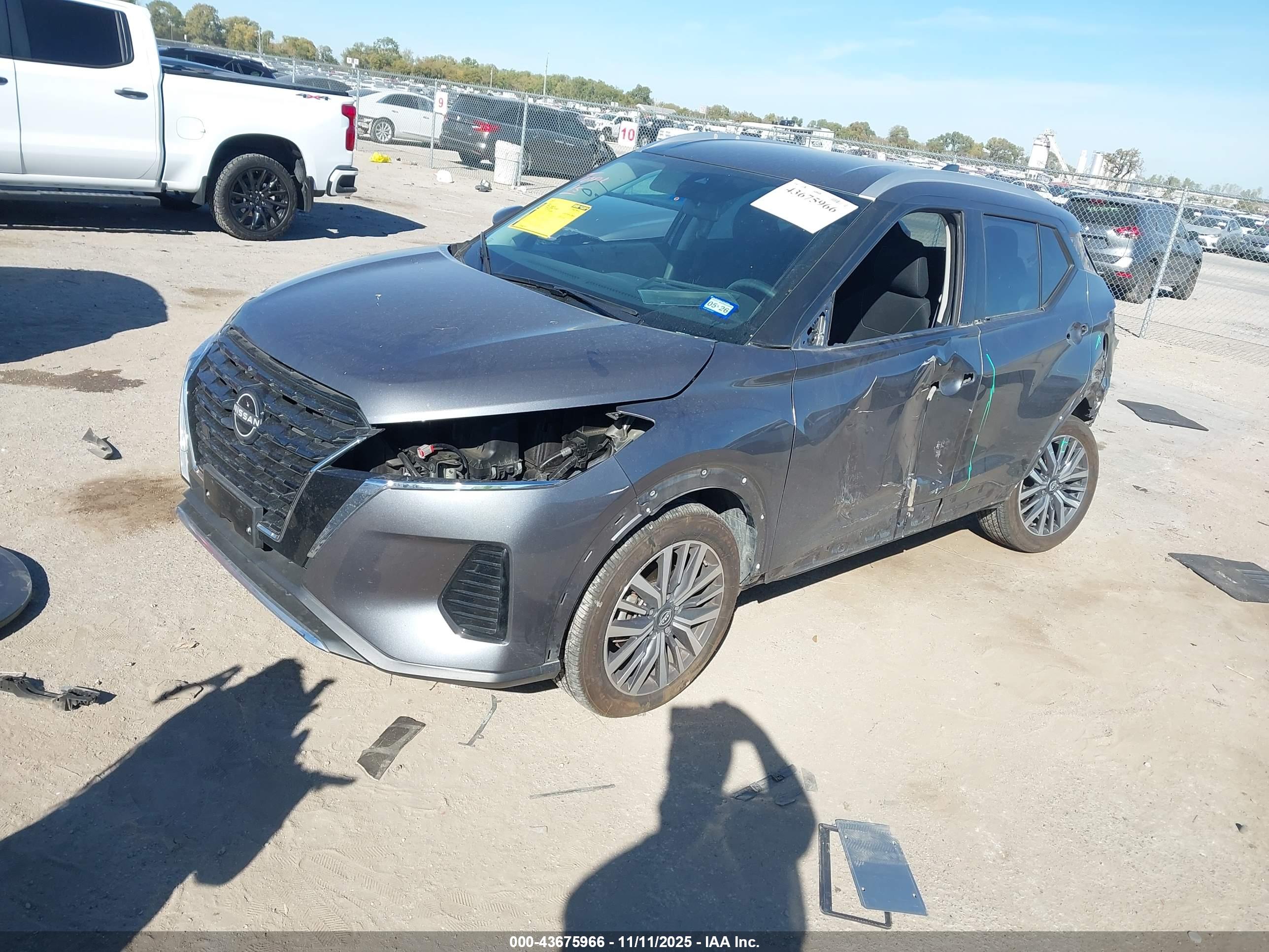 NISSAN KICKS image 2