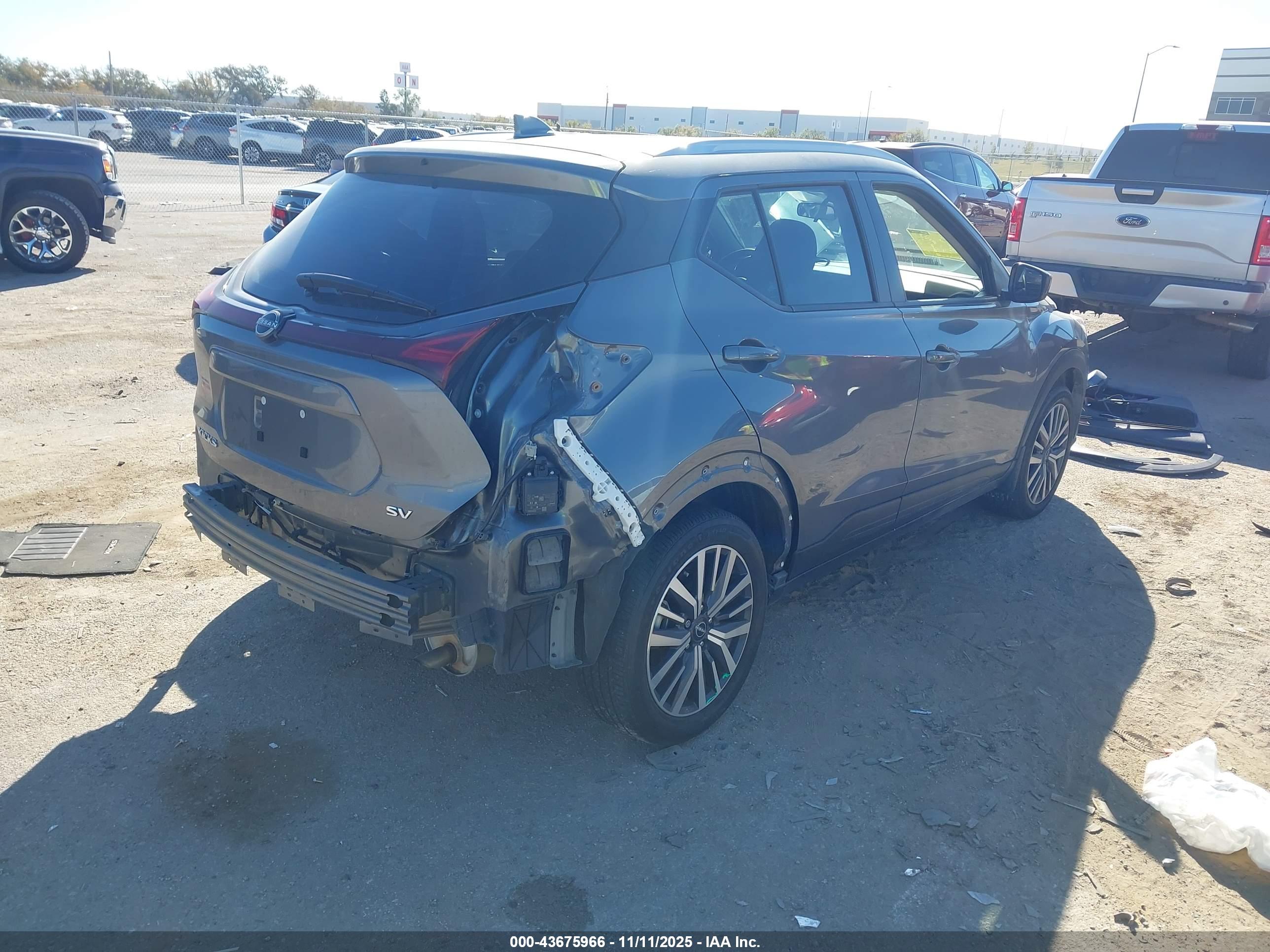 NISSAN KICKS image 4