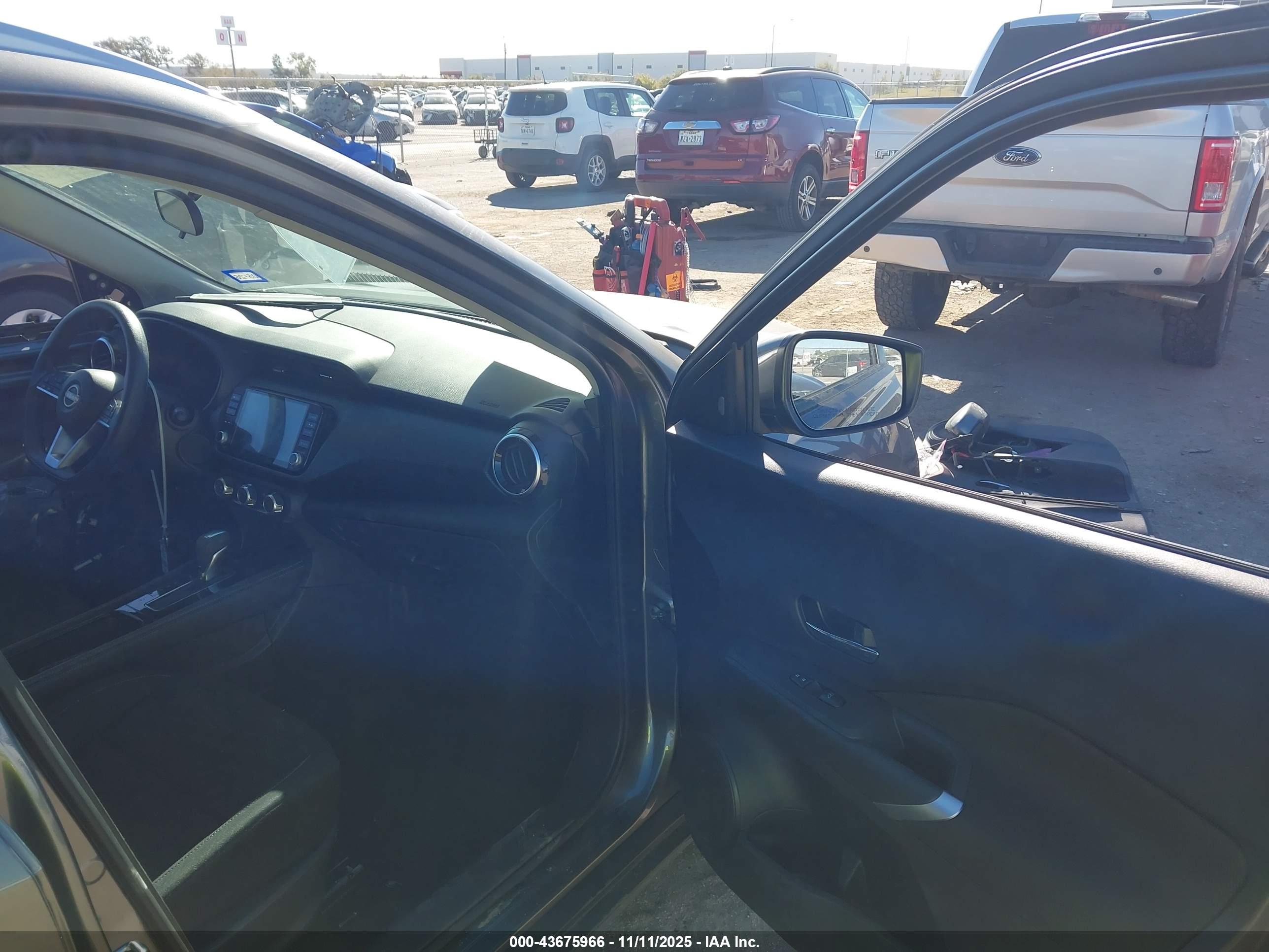 NISSAN KICKS image 5
